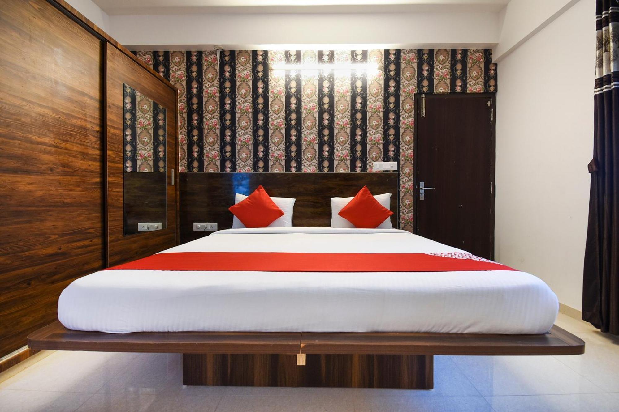 Hotel Oyo Flagship 65924 Balaji Luxury