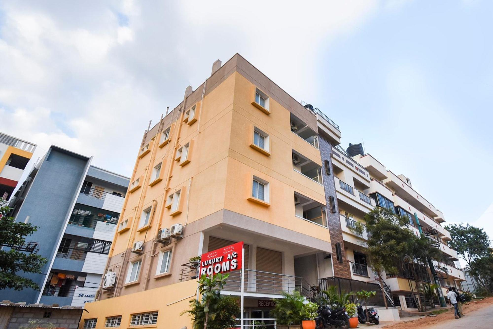 Oyo Flagship 65924 Balaji Luxury 3* Bangalore