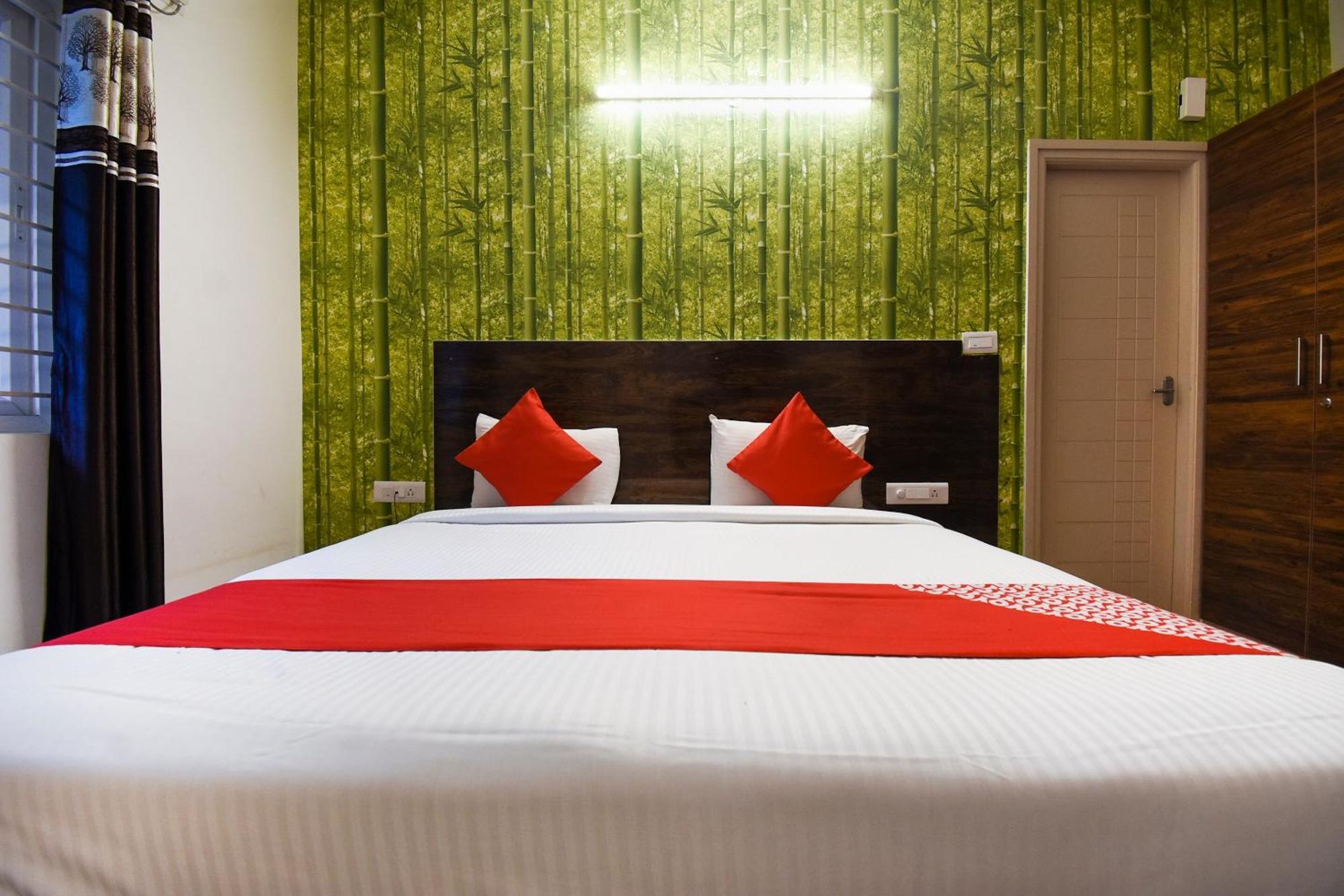 Oyo Flagship 65924 Balaji Luxury Hotel Bangalore