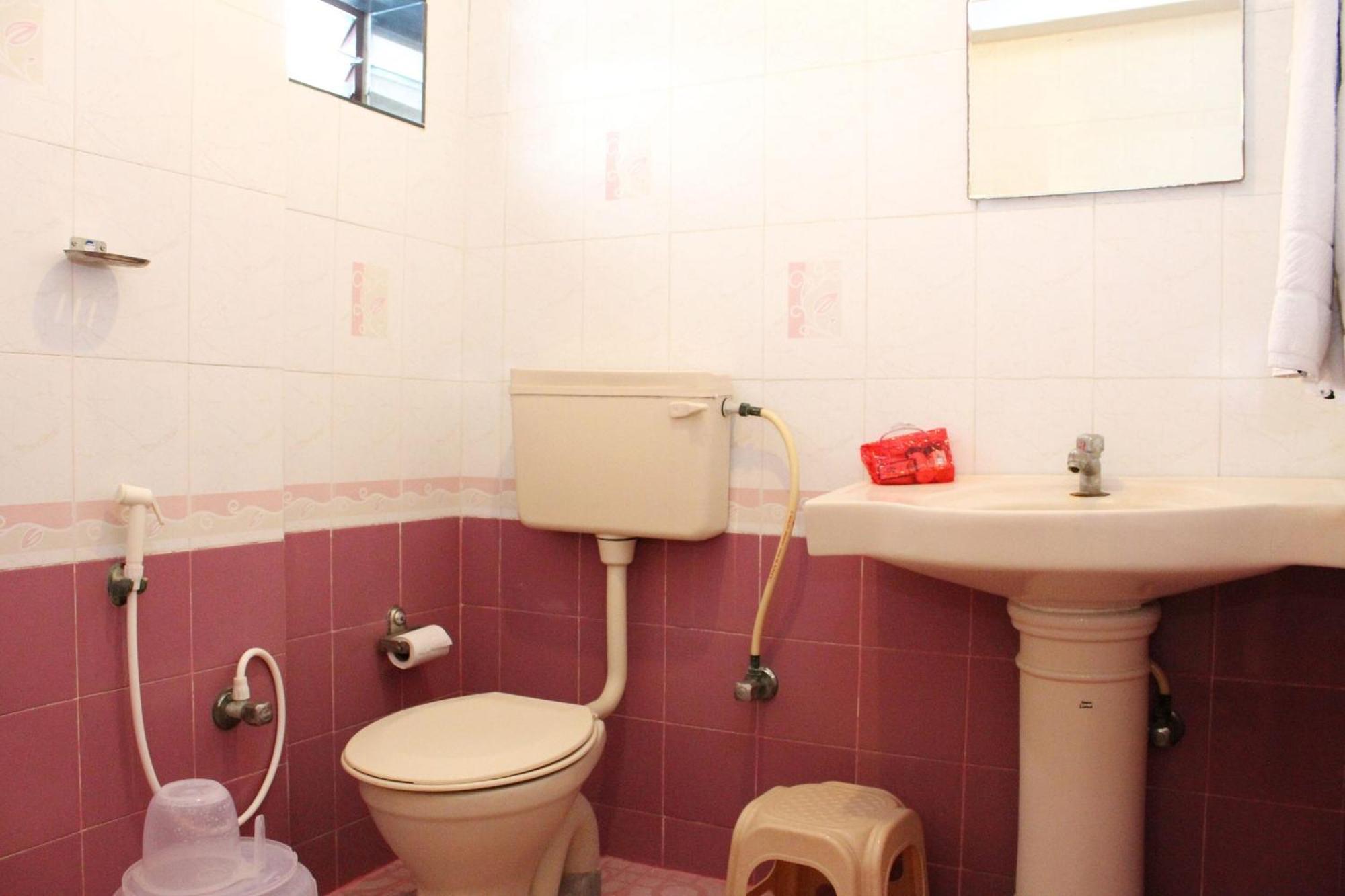 Oyo Hotel Ganga Sagar Near Sri Someshwara Swami Temple 3*