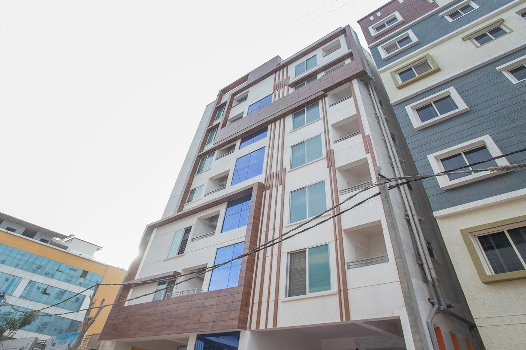 Oyo 13120 Ambrosia Hotel 3*