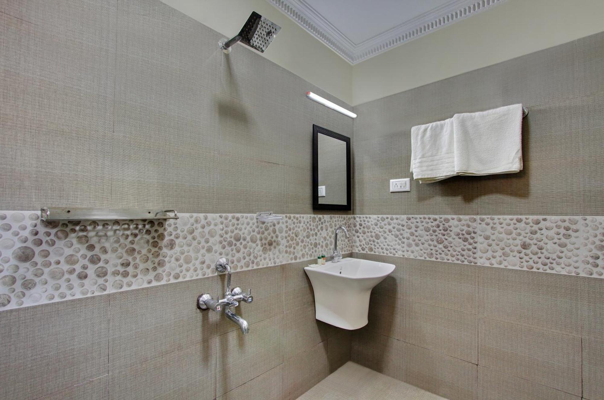 Bluemoon Comforts Hotel 3*