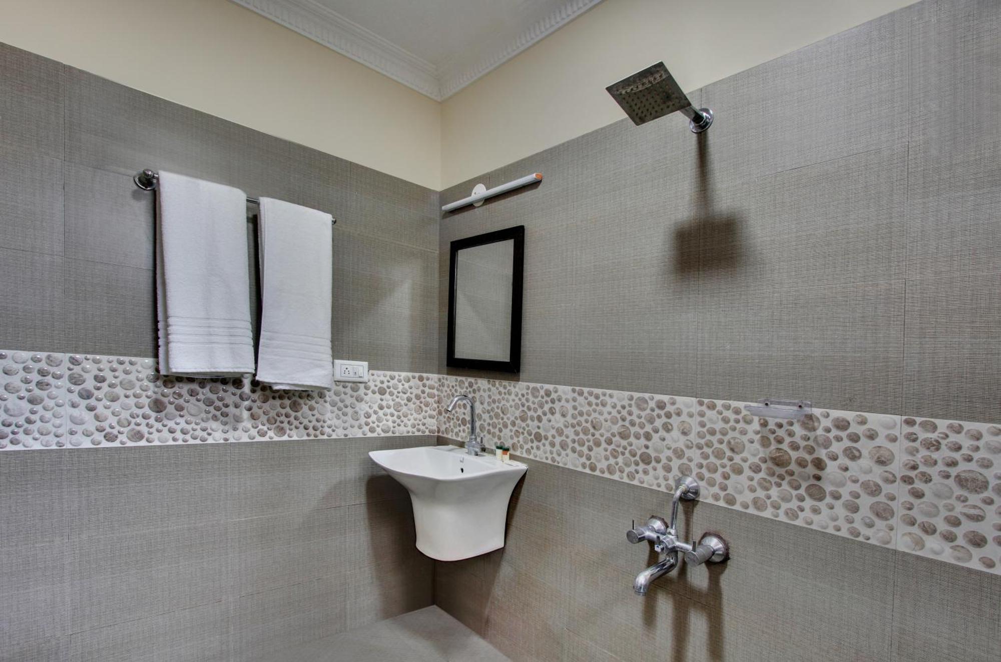 Bluemoon Comforts Hotel 3*