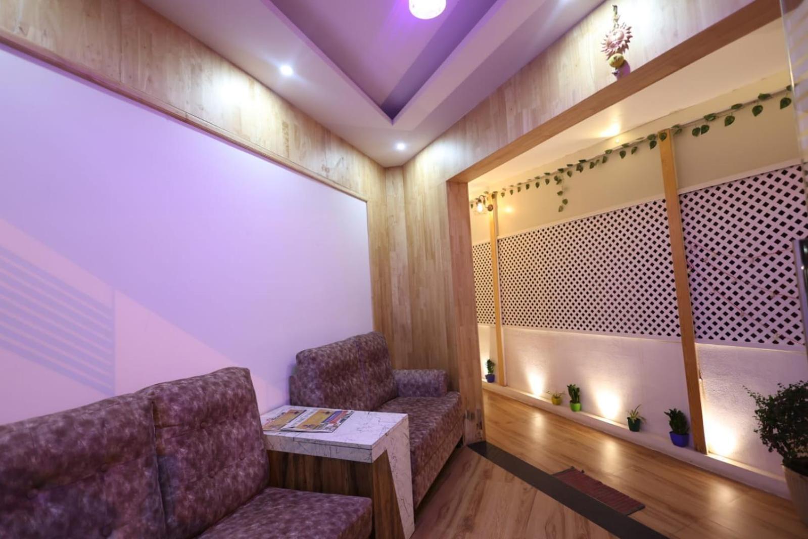 Hostel Royalwood Deluxe *