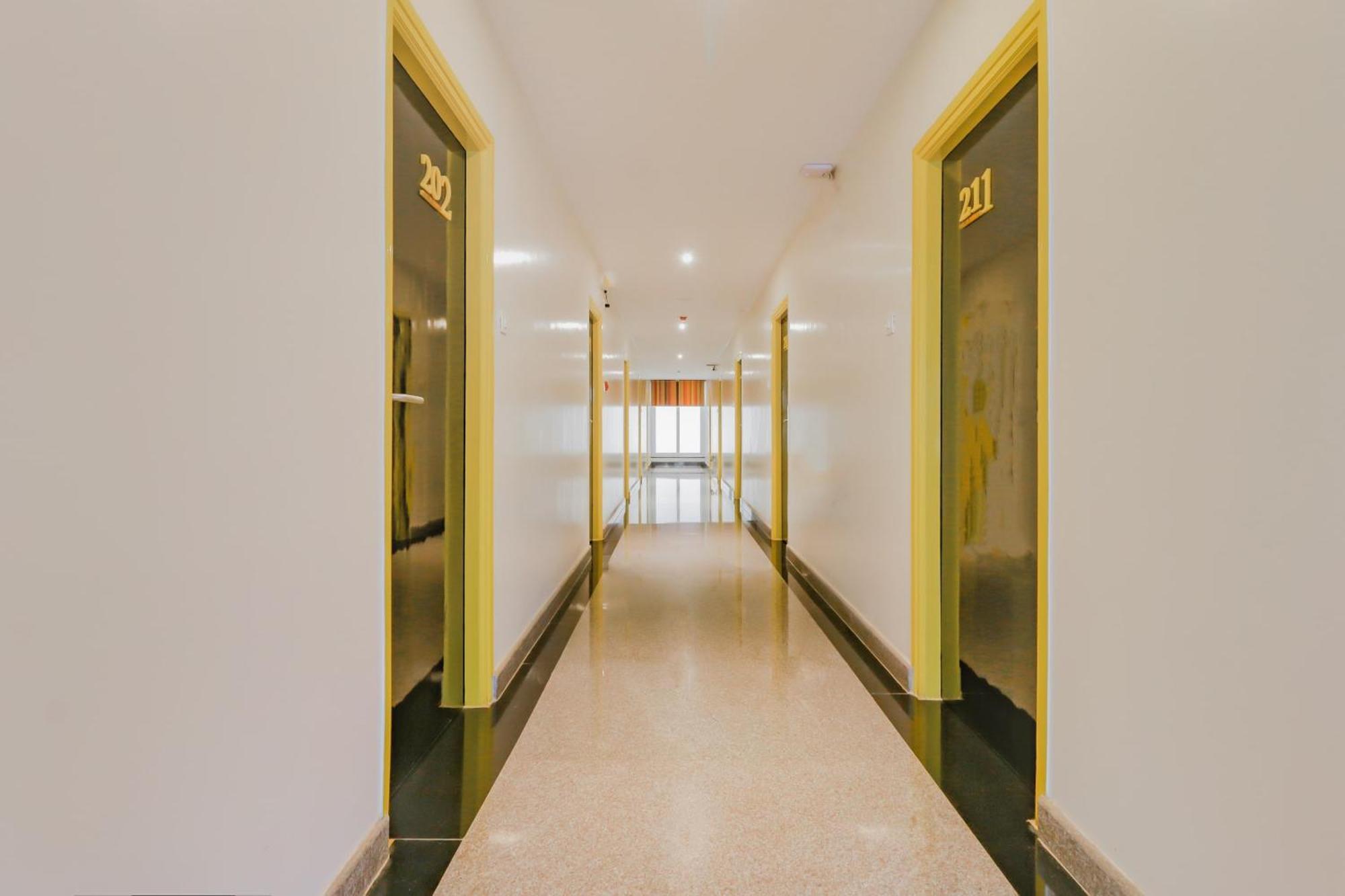 Hotel Capital O Royal Keys Near Brookfield Mall, Aecs Layout