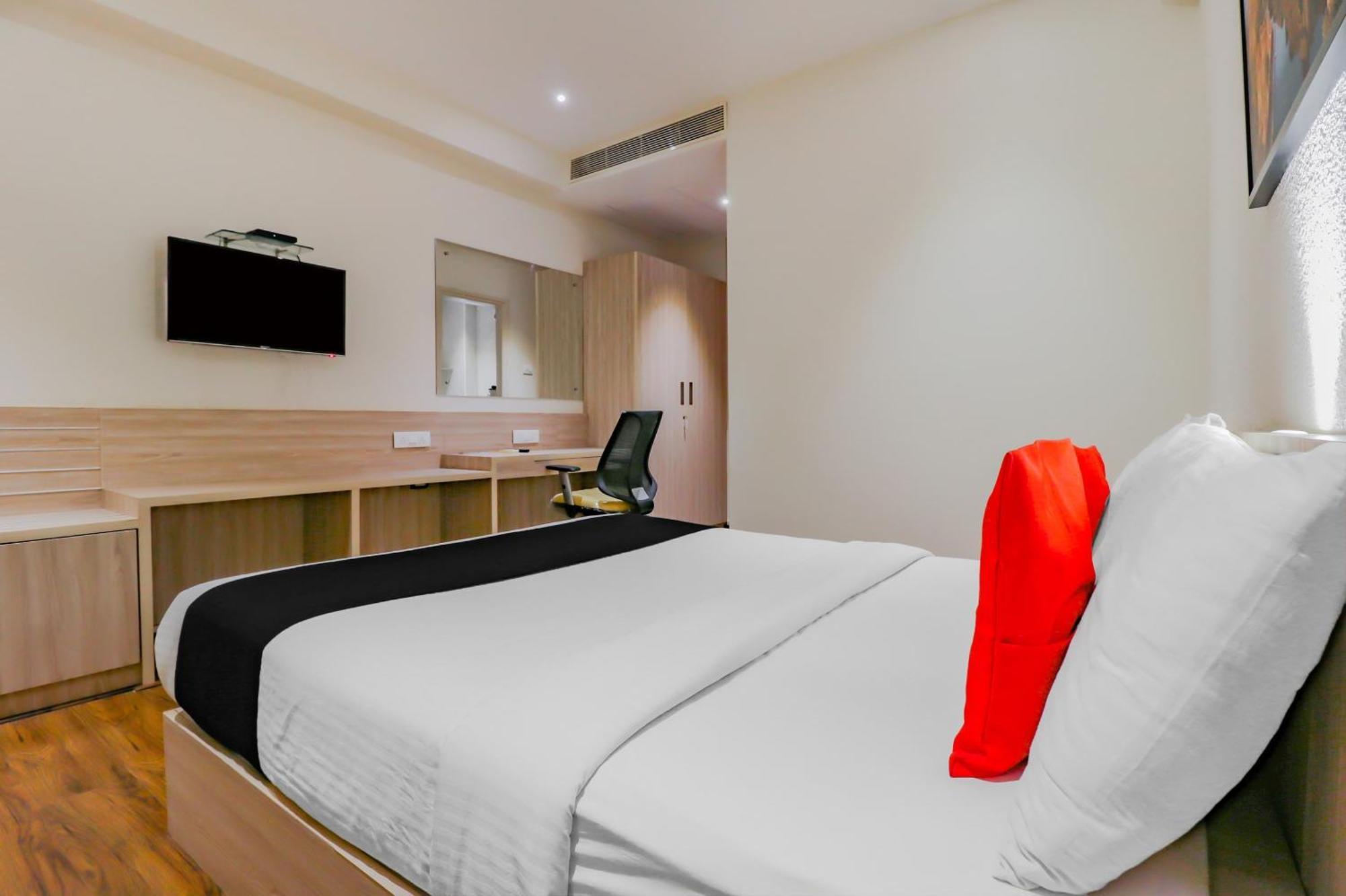 Capital O Royal Keys Near Brookfield Mall, Aecs Layout Hotel
