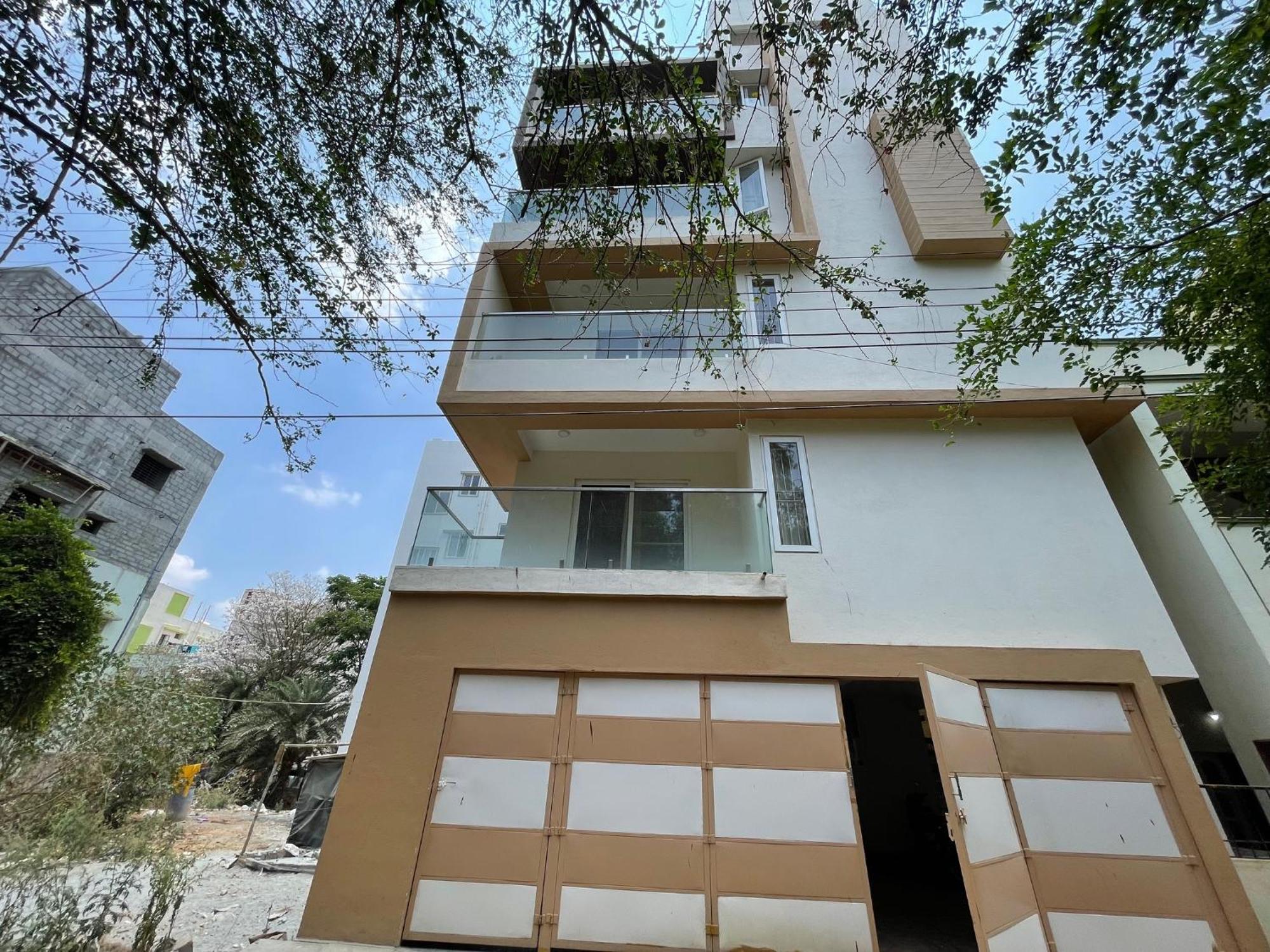 Apartment Ssn In Near Play Arena