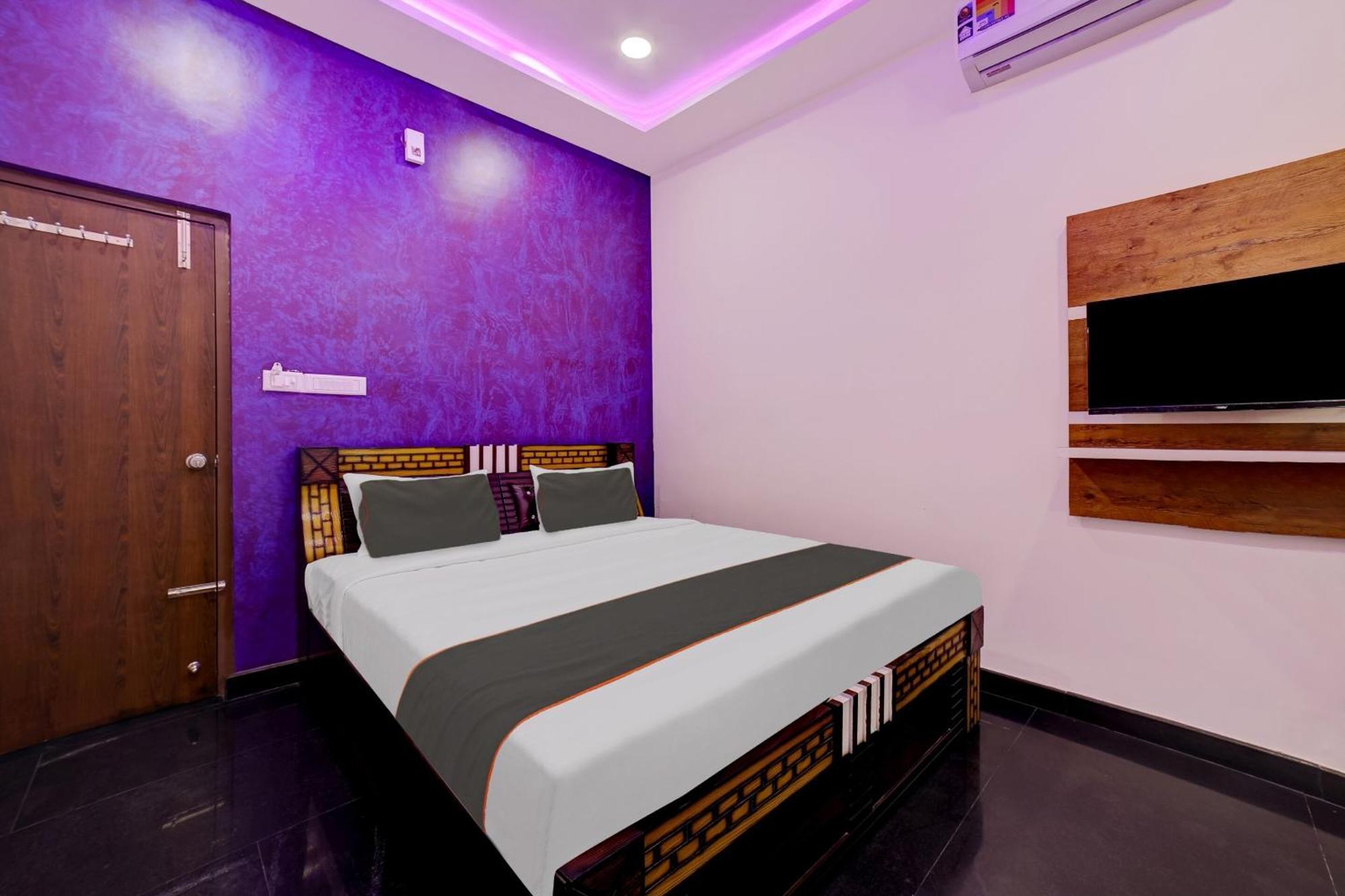 Hotel Collection O 81063 Day And Night Residency
