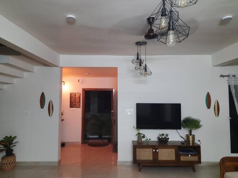 Villa The Rusticvibe-villa With Garden 30 Km Frm Ecity