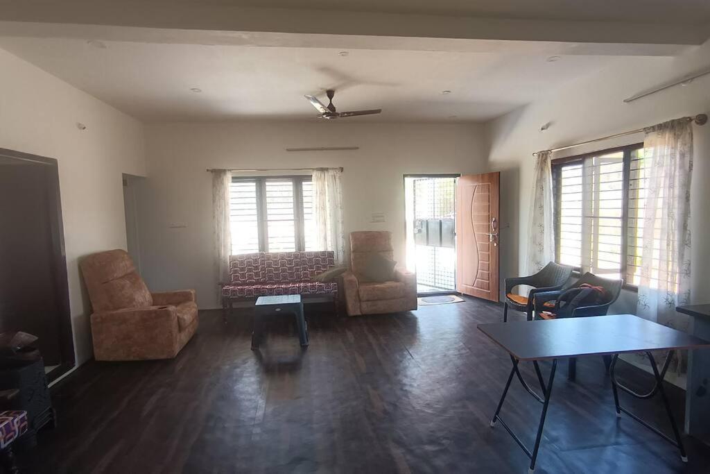 Valley View Farms Kannakapura Road Holiday home *