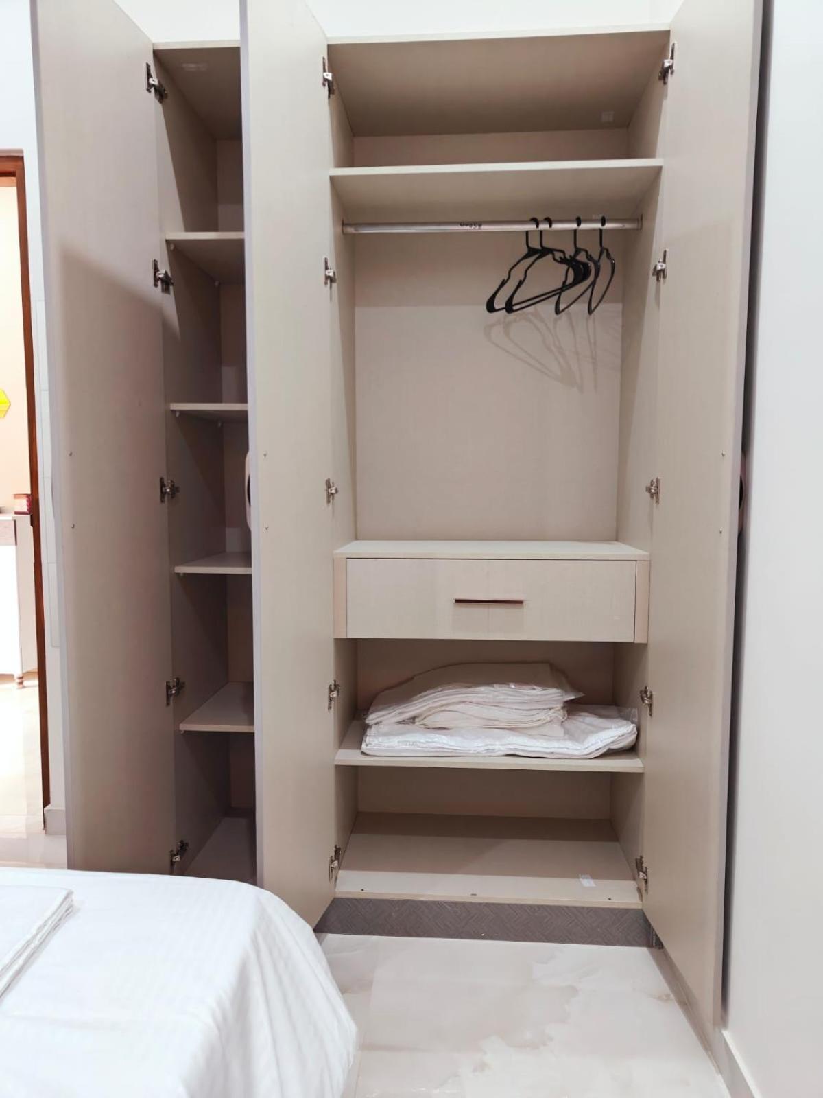 Apartment 2 Bedroom Near Vijayanagar, *