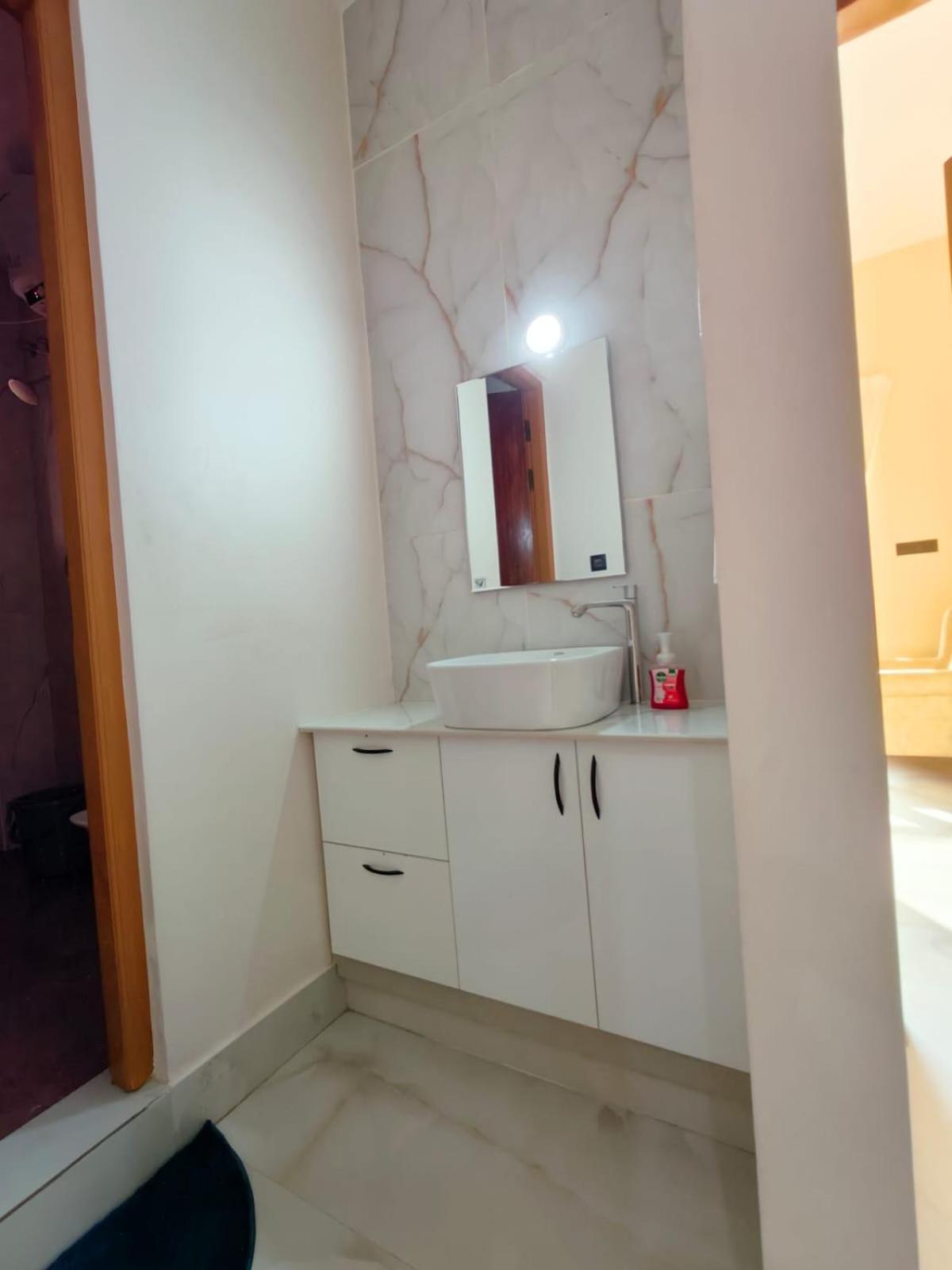 Apartment 2 Bedroom Near Vijayanagar, *