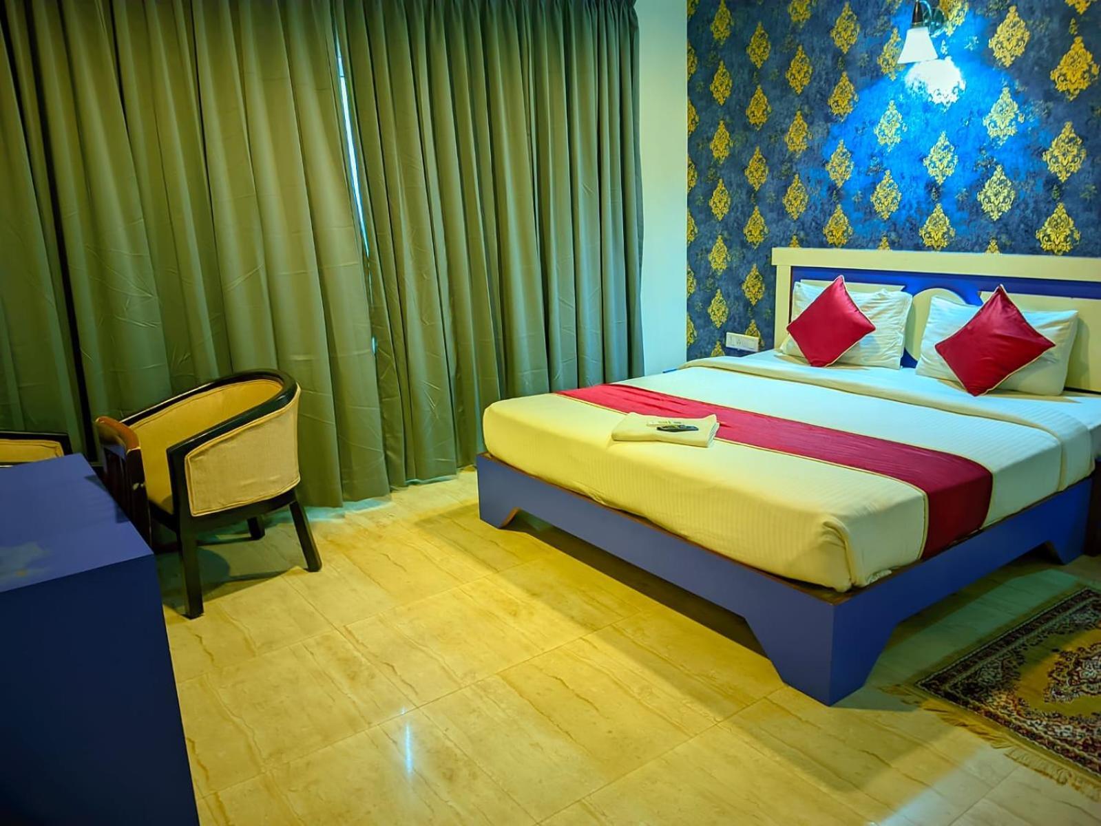 Royal Shades Kodihali Hotel *