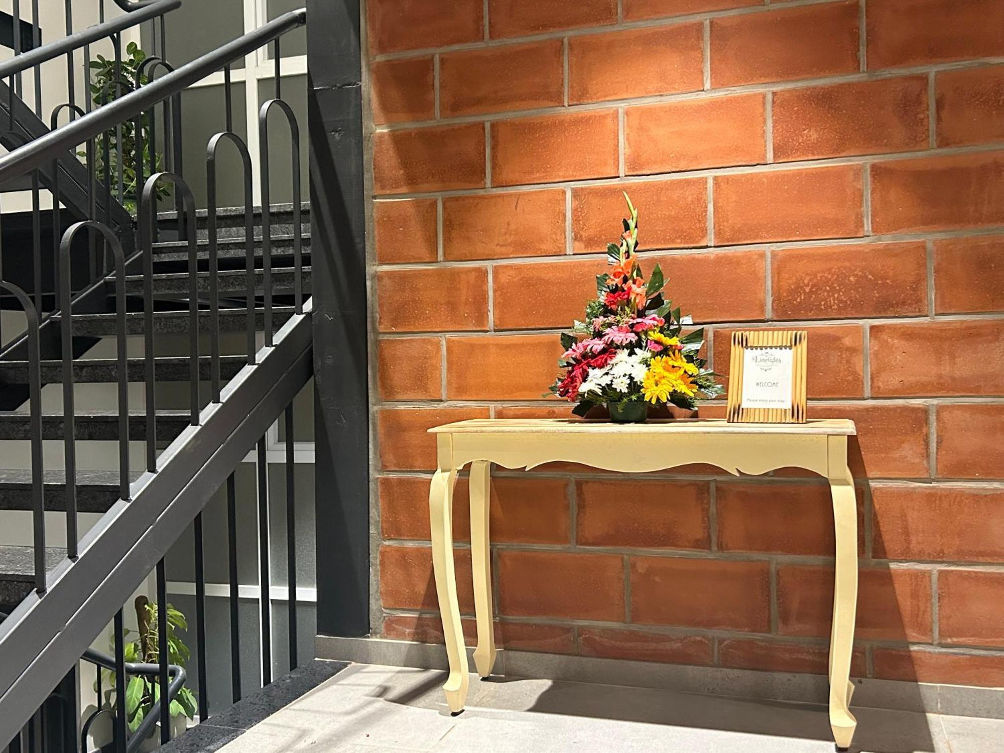 Limelights Premium Bed & Breakfast Bangalore