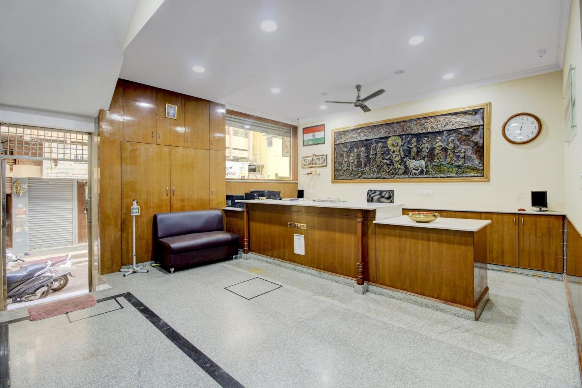 Hotel O Nar Comforts Near Ksr Railway Station 4*