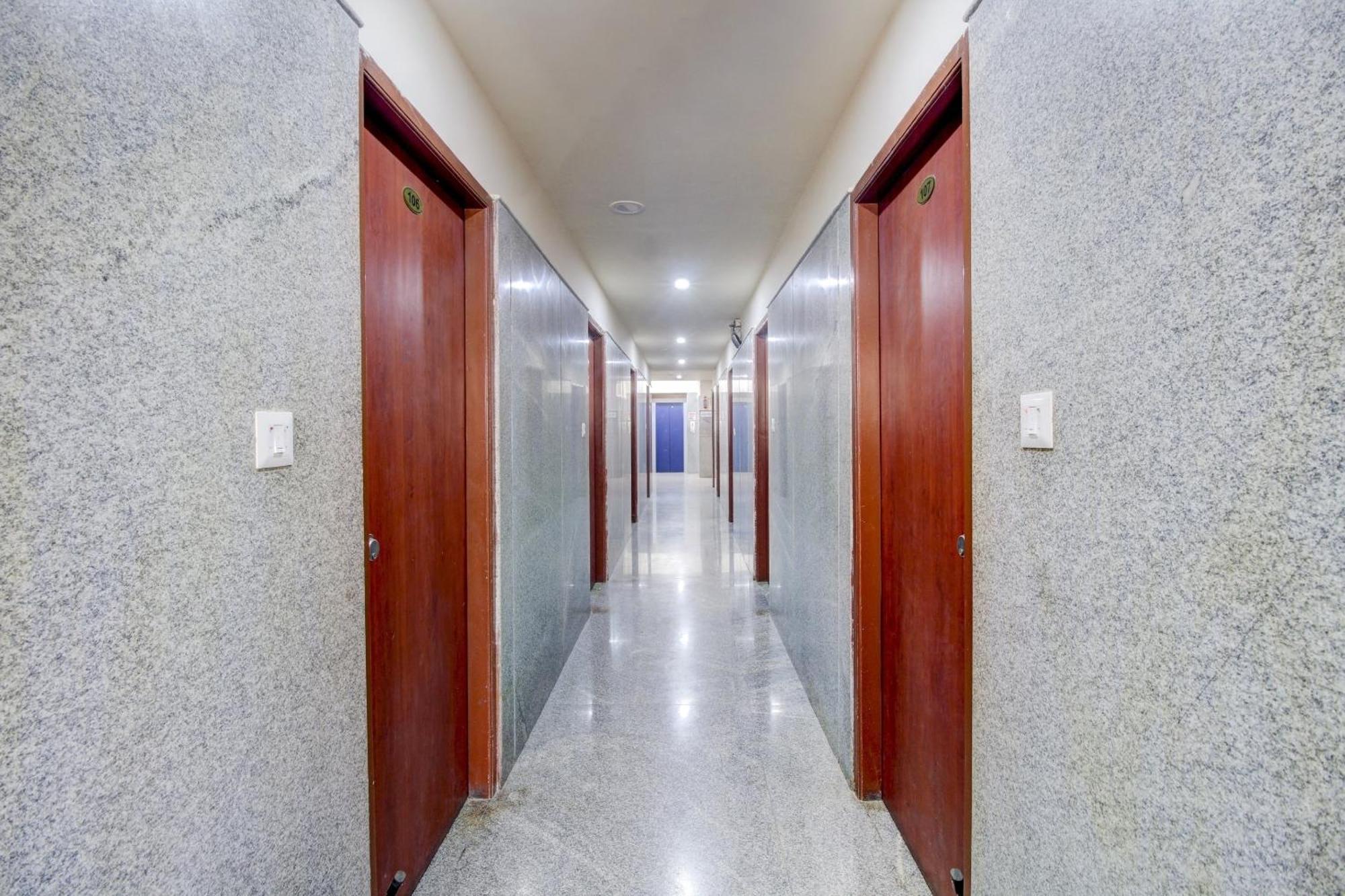 Hotel O Nar Comforts Near Ksr Railway Station Bangalore