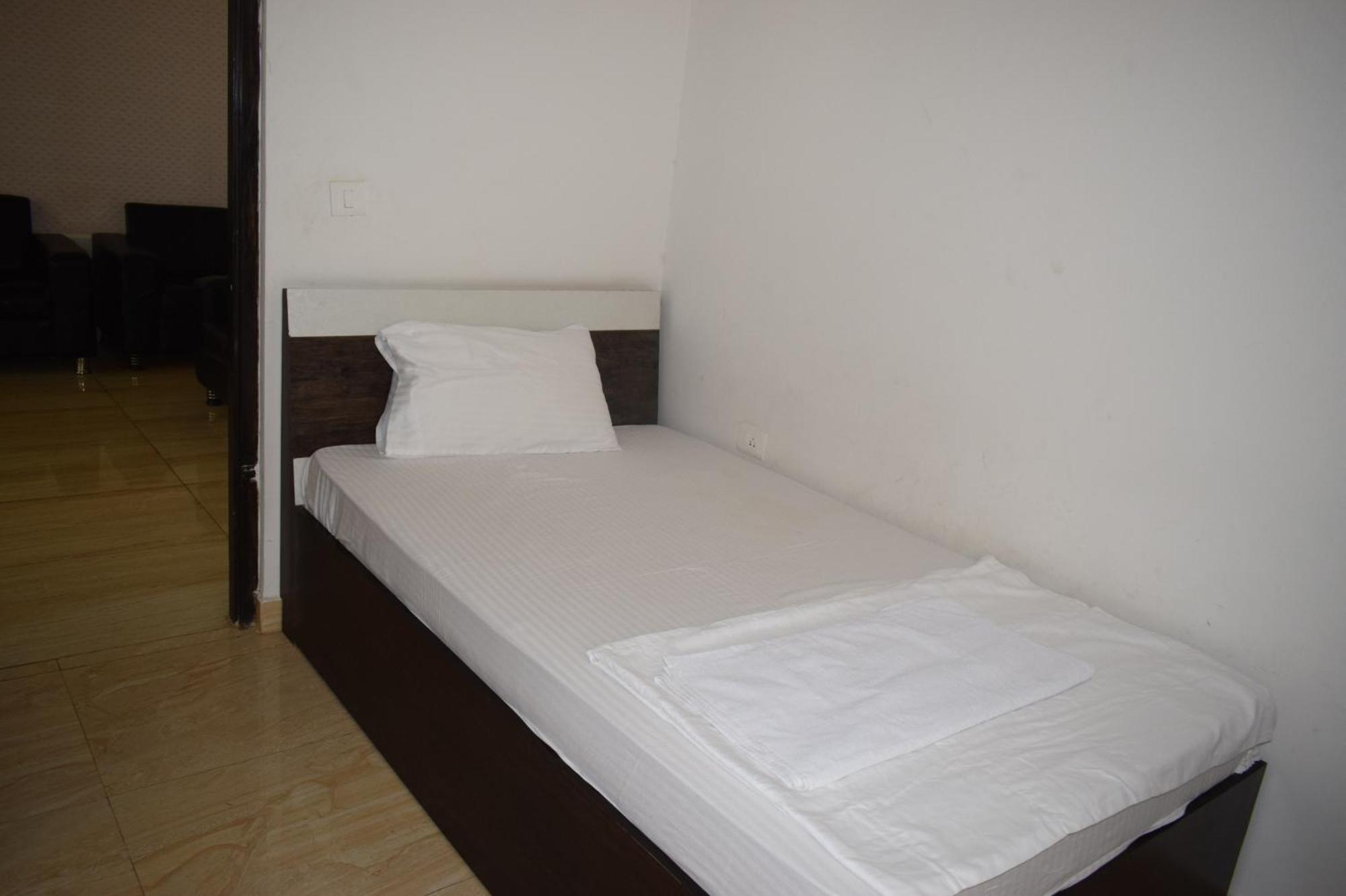 Seasons - Bommasandra Apartment