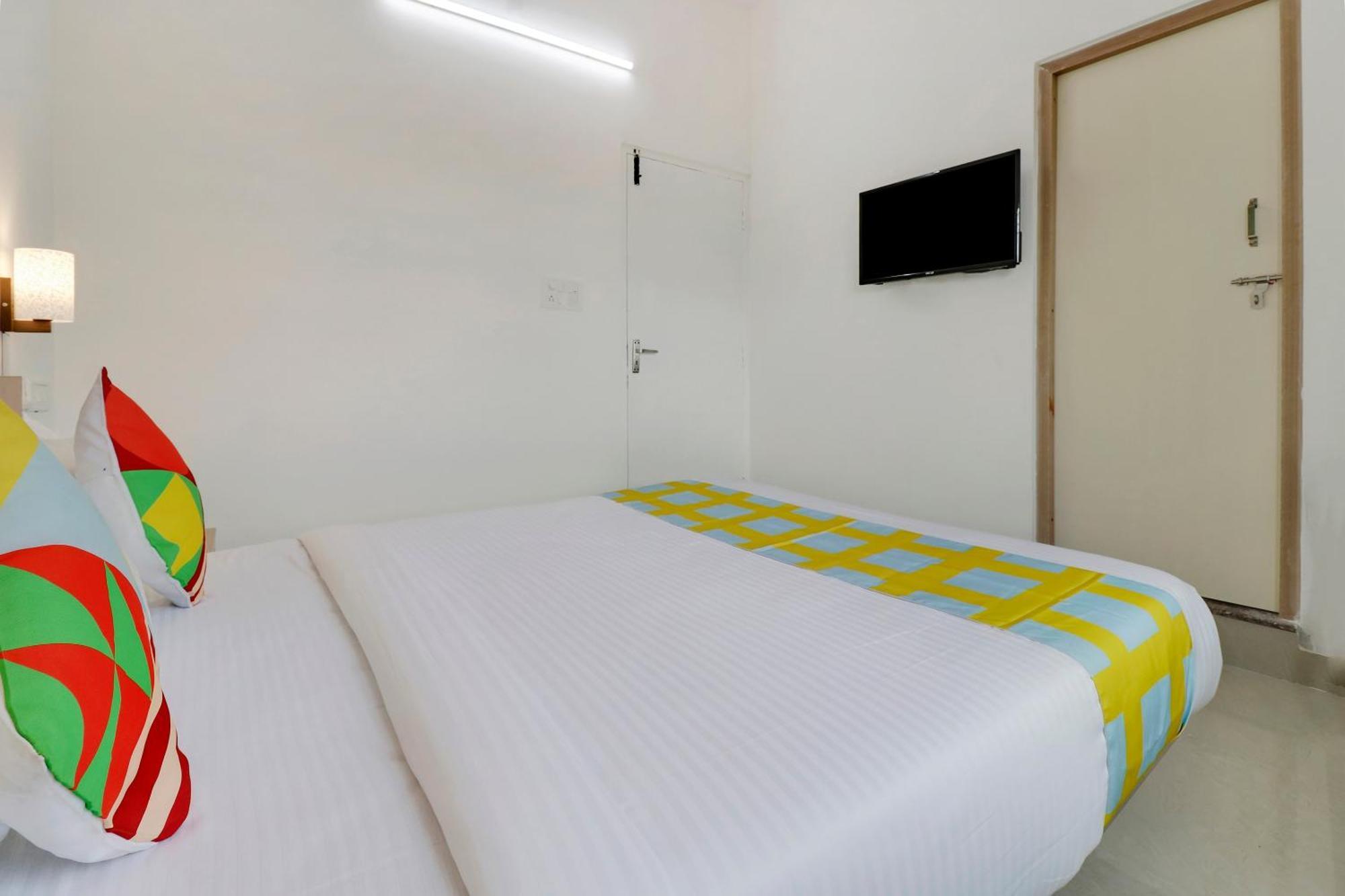 Guest house O Leva Homes Near Baiyappanahalli Metro Station 3*