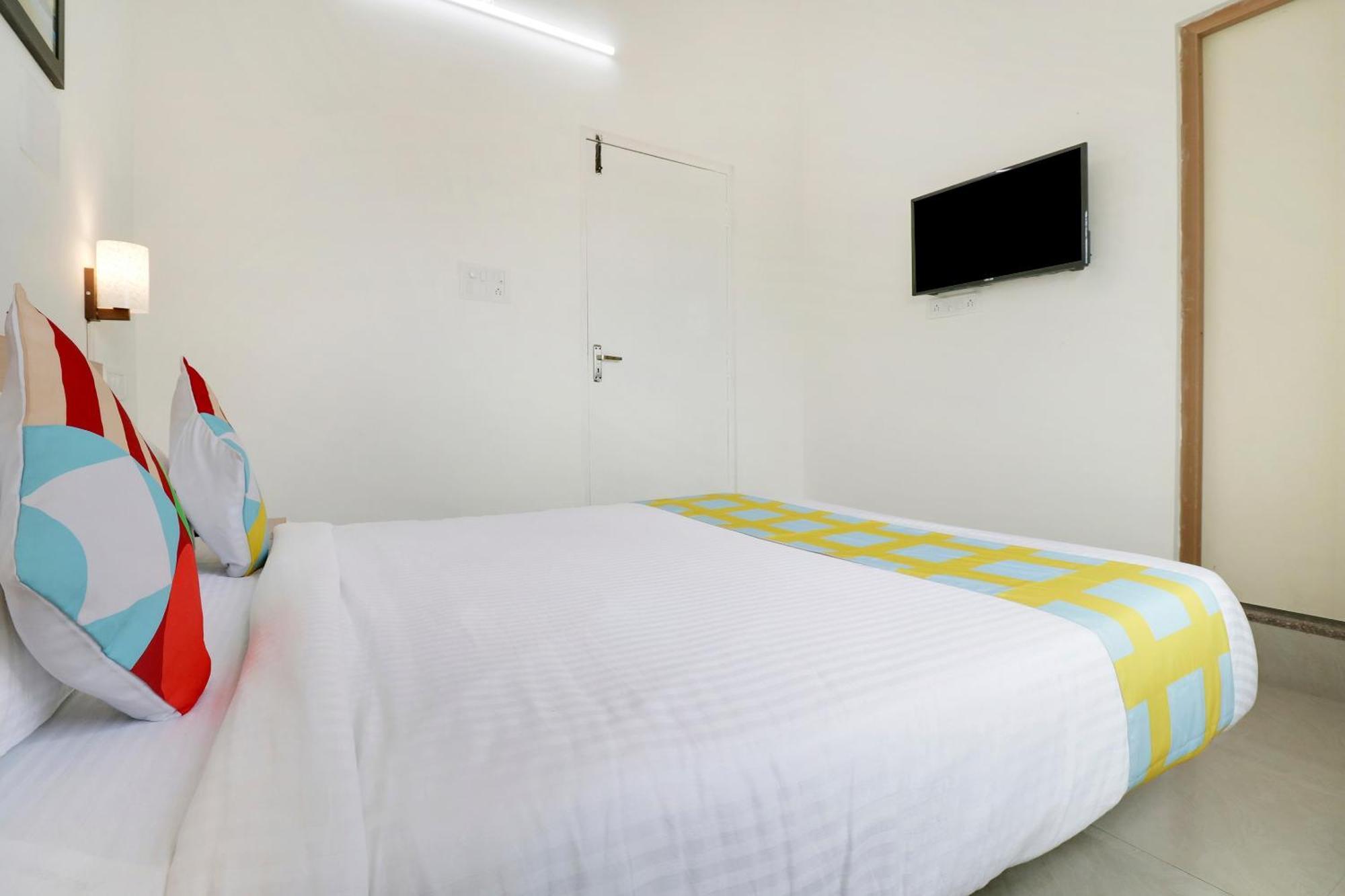 Guest house O Leva Homes Near Baiyappanahalli Metro Station 3*