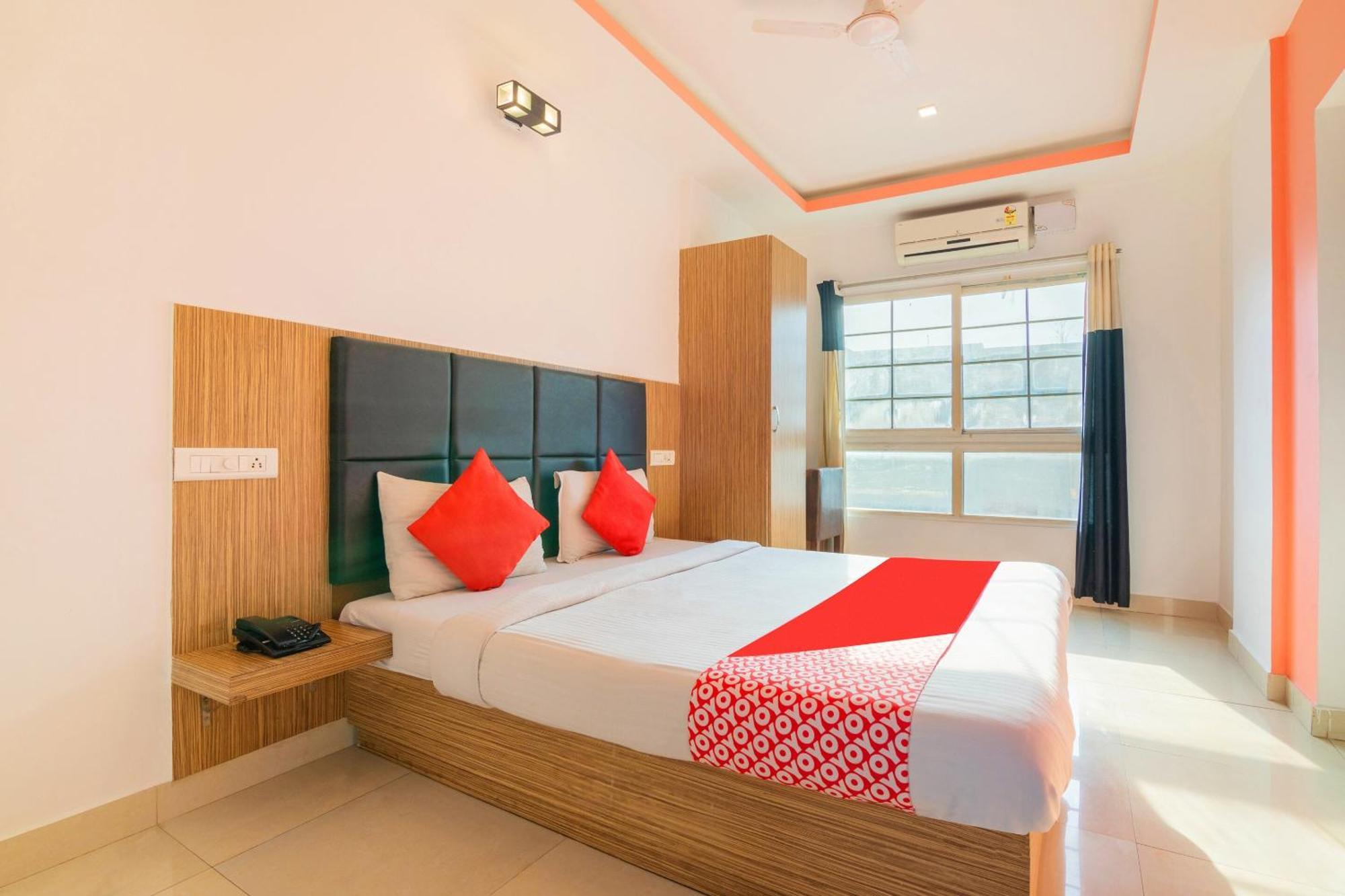 Hotel Oyo Galaxy Bangalore