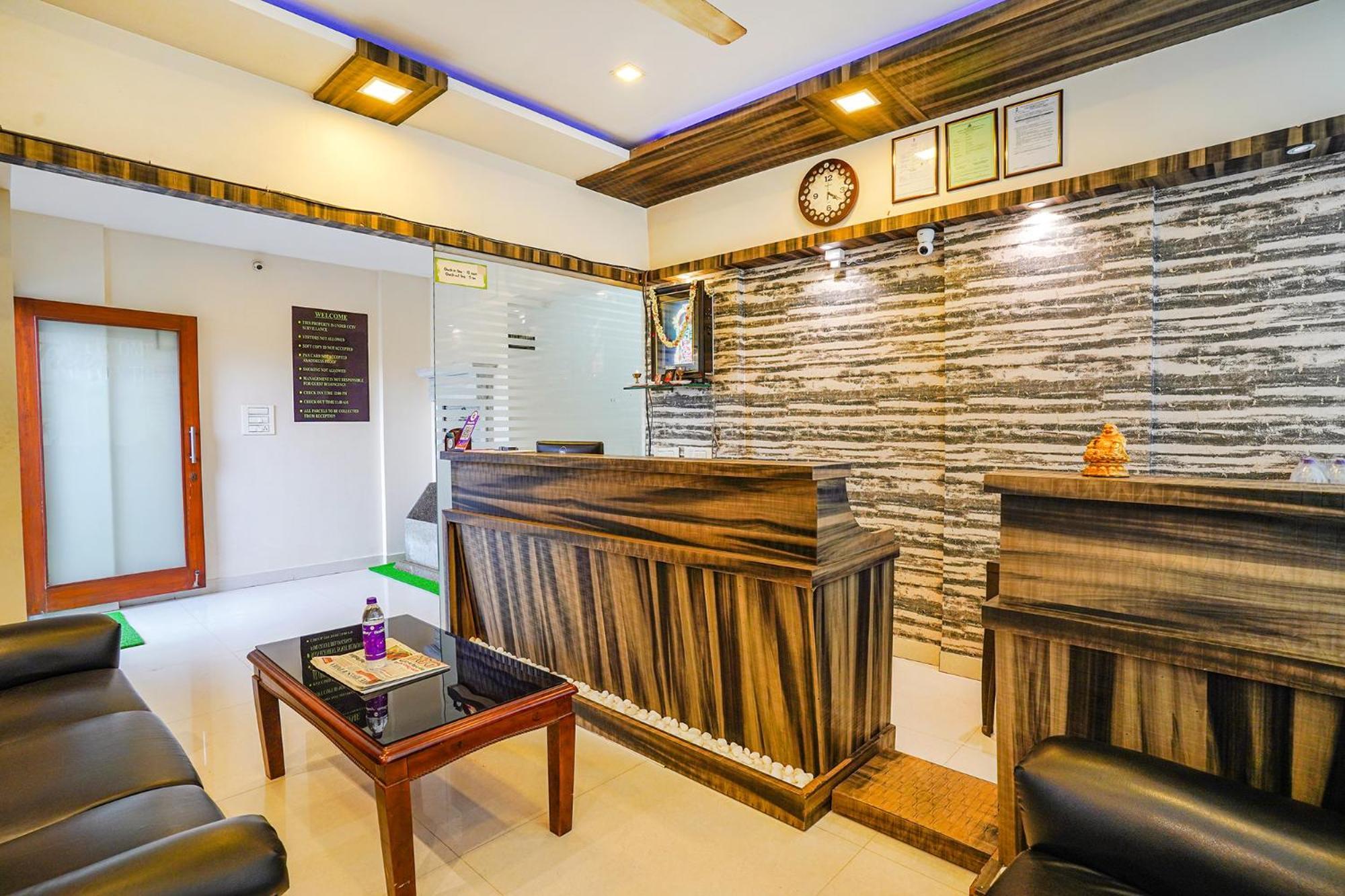 Fabhotel Willow Tree *