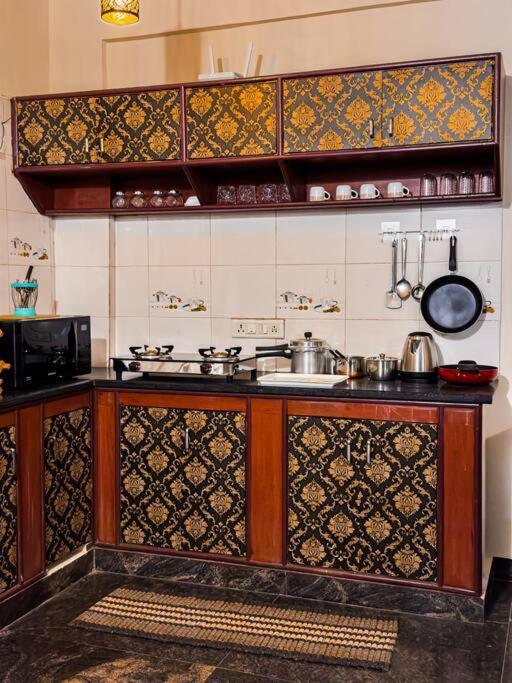Lasa Penthouse - Vacation Or Workation 2bhk Flat Apartment *