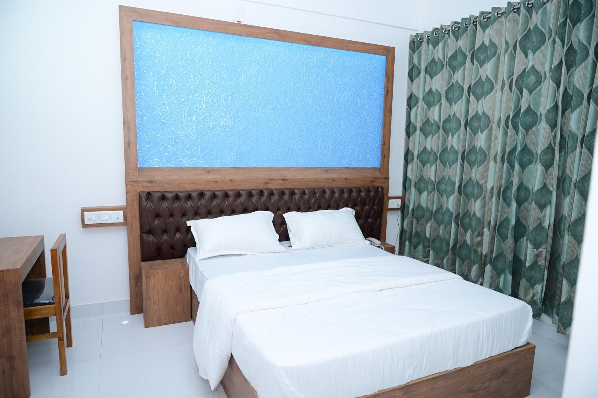 Hotel B Six 3*