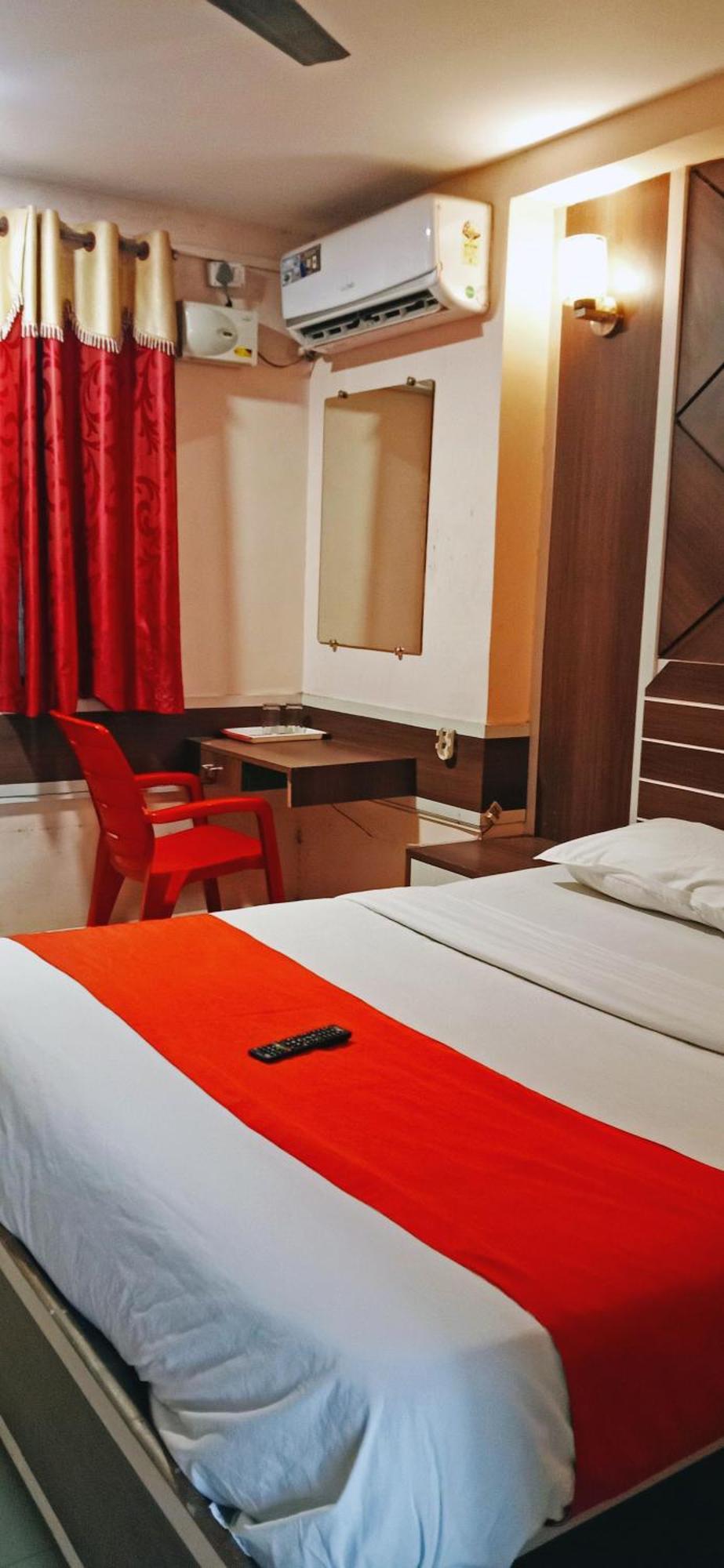 Hotel Sri Sai Comforts Near Majestic Railway Station