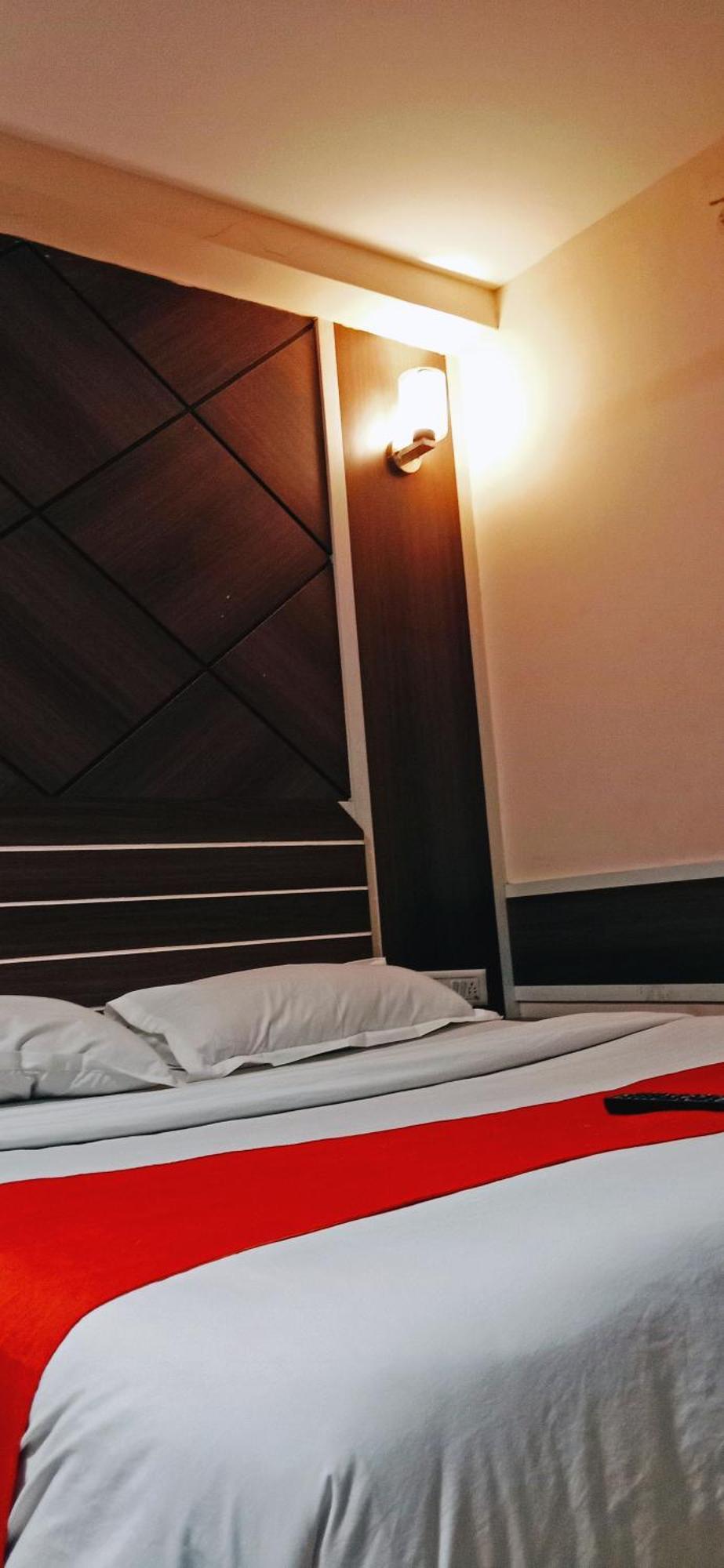 Sri Sai Comforts Near Majestic Railway Station Hotel