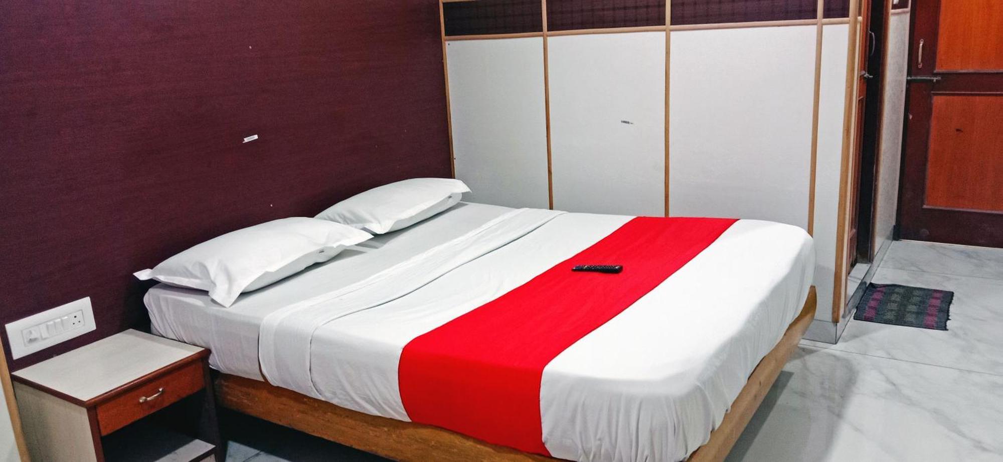Hotel Sri Sai Comforts Near Majestic Railway Station 2*
