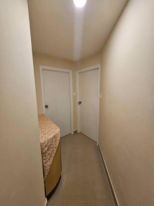2 Bhk In Rustambagh - Indranagar Apartment