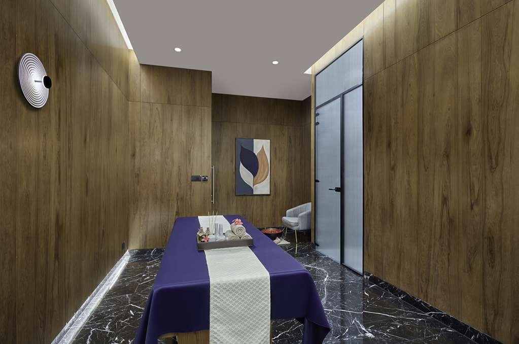 Hilton Embassy Manyata Business Park Hotel Bangalore