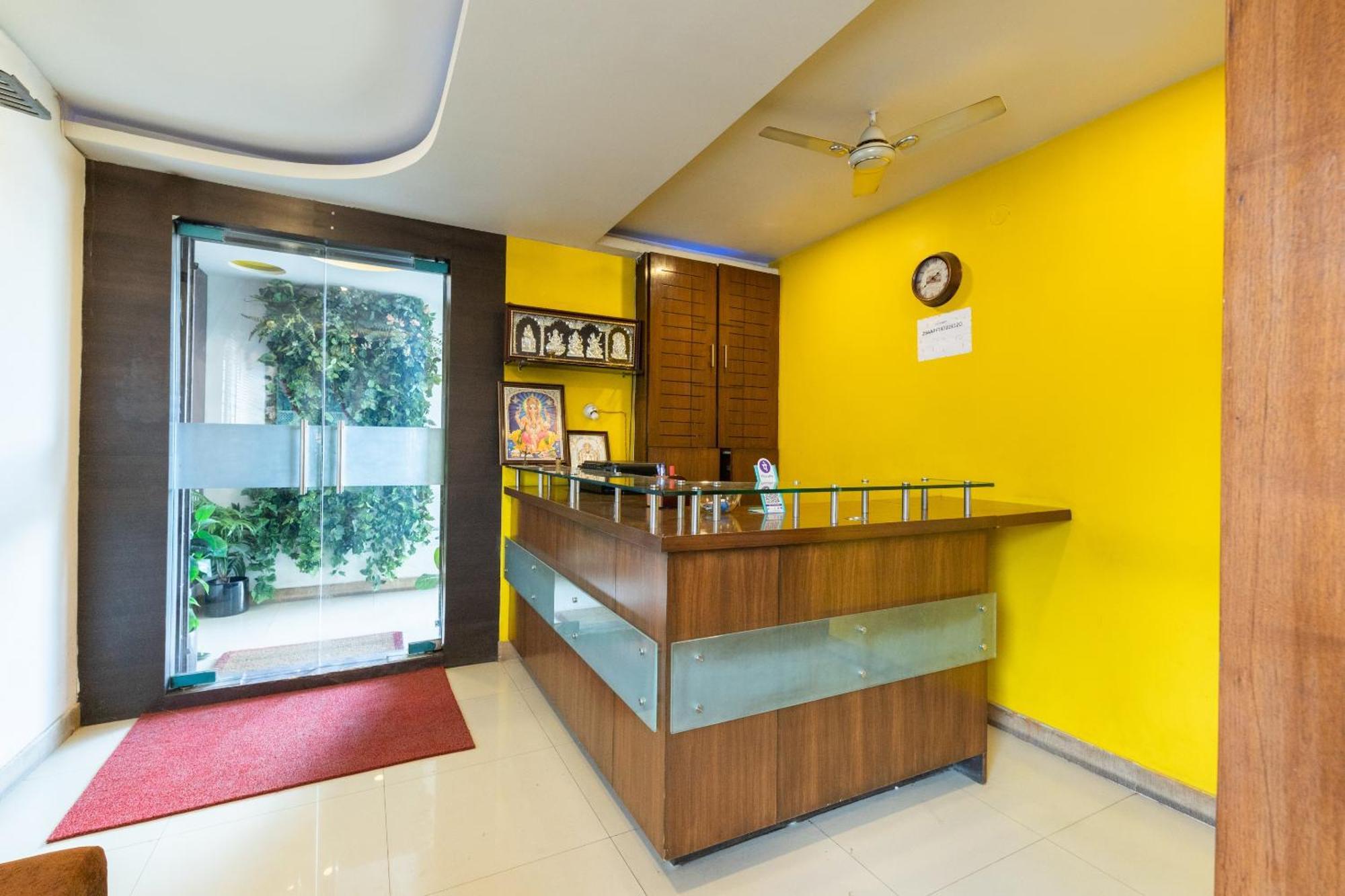 Hotel 71863 The Red Velvet Opposite Novel Office Marathahalli Bridge. Bangalore