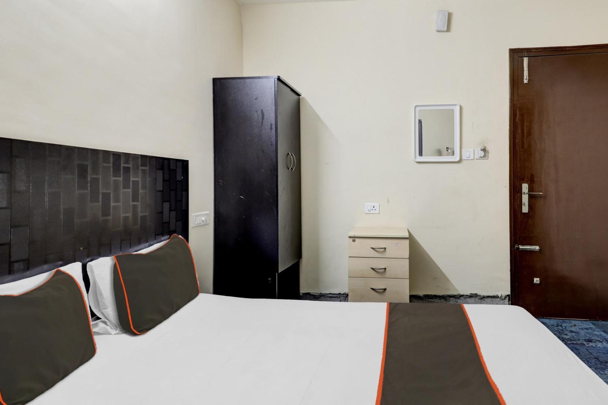 Hotel O Crescent Shine