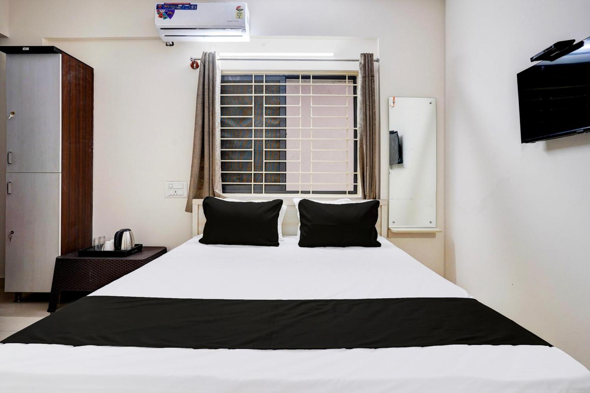 O 82950 Om Sai Residency Hotel