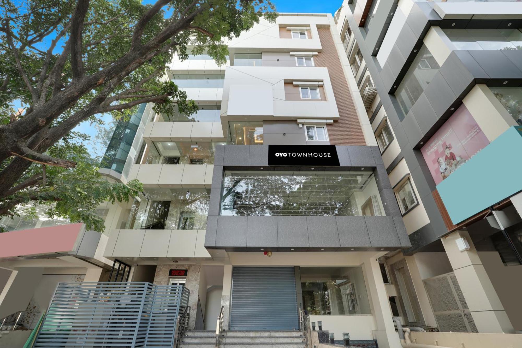 Townhouse Redmoon Hotel