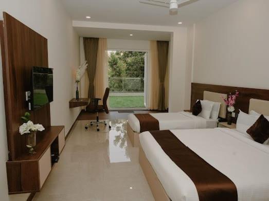 Hotel The King's Meadows Bangalore