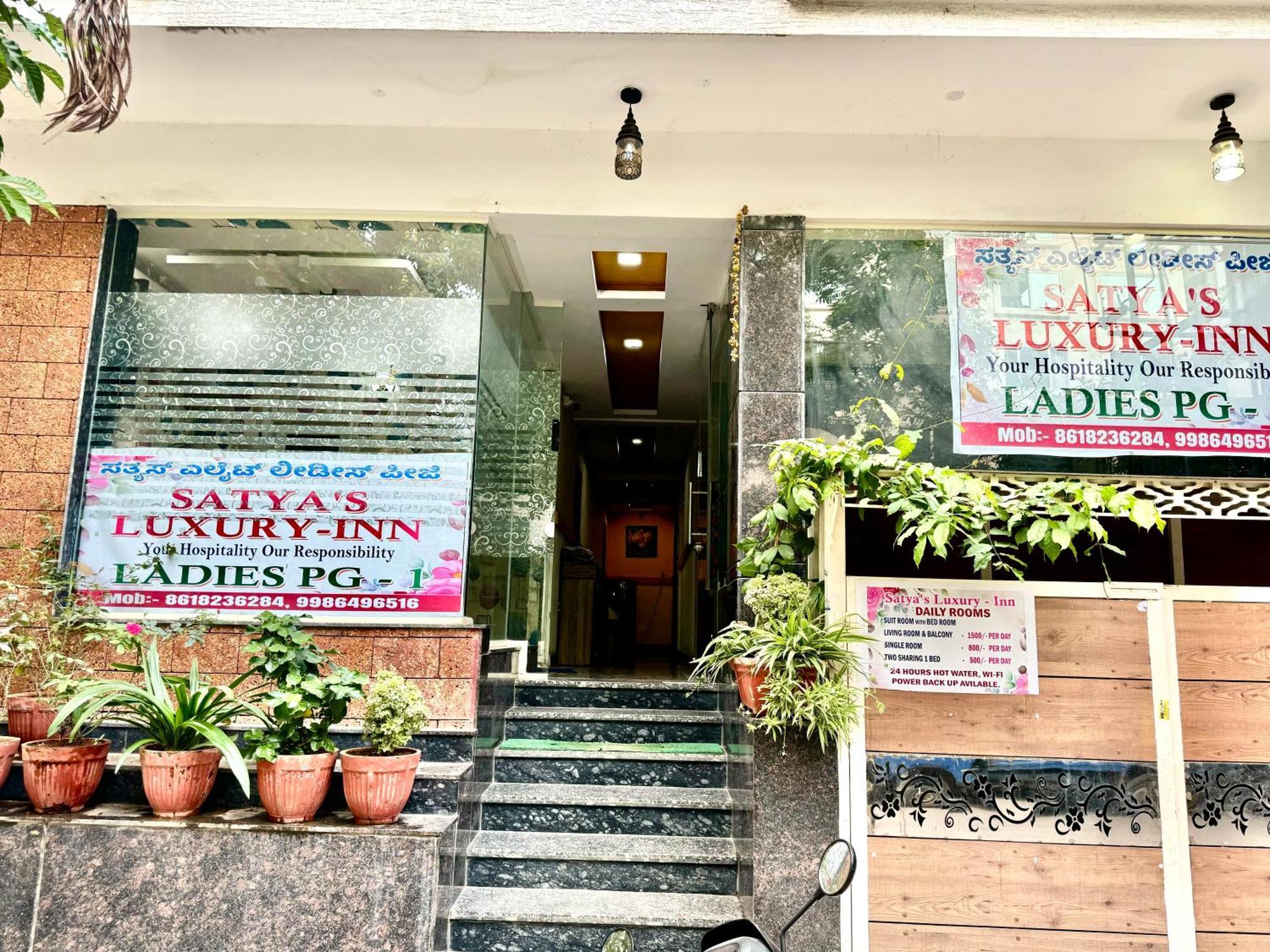 Hostel Satyas Ladies Luxury *
