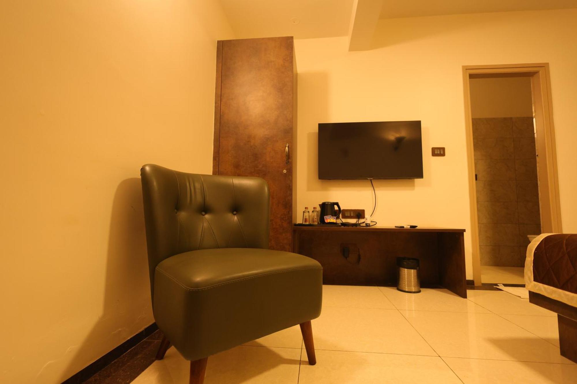 Resort Nirantara &