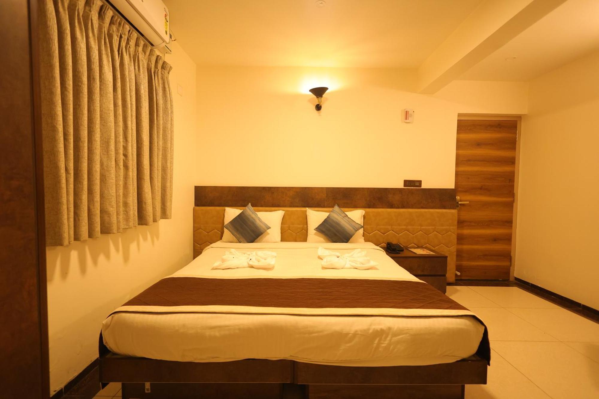 Nirantara & Resort 4*