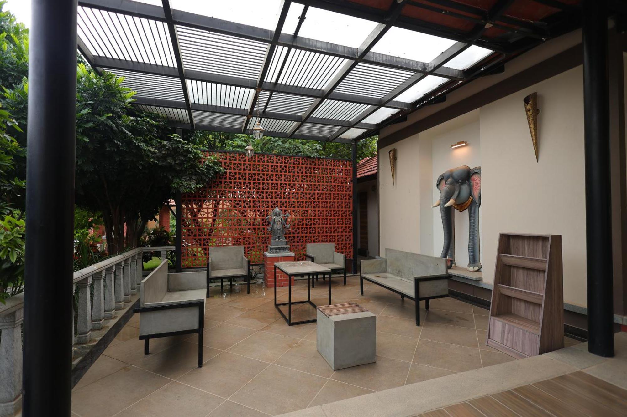 Resort Nirantara & Bangalore