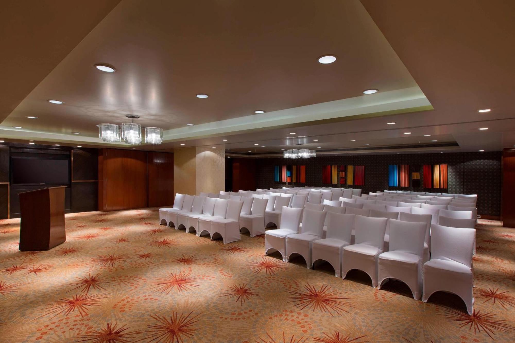 Hotel Sheraton Grand At Brigade Gateway 5*
