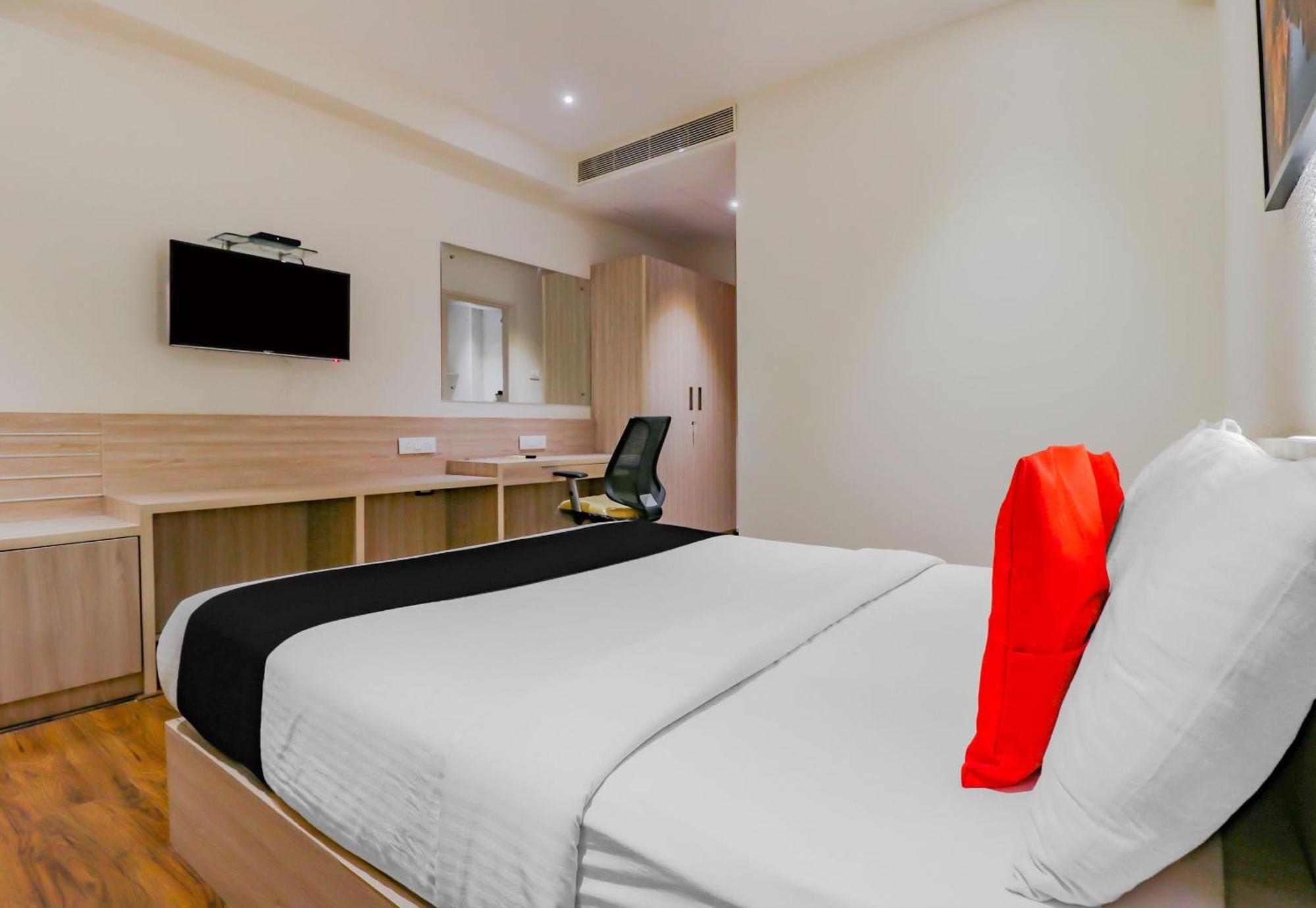 Capital O Royal Keys Near Brookfield Mall, Aecs Layout Hotel