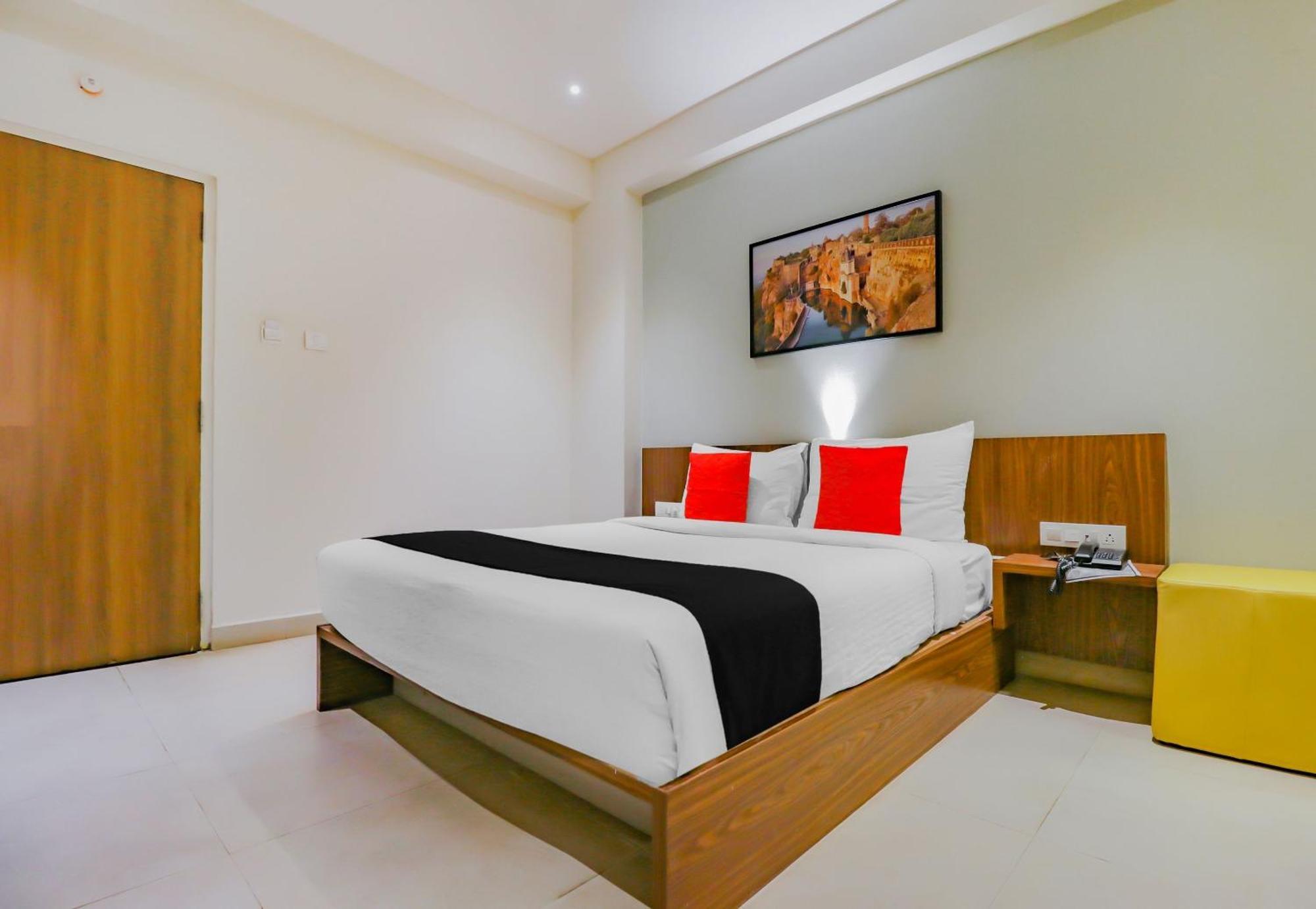 Capital O Royal Keys Near Brookfield Mall, Aecs Layout 3* Bangalore