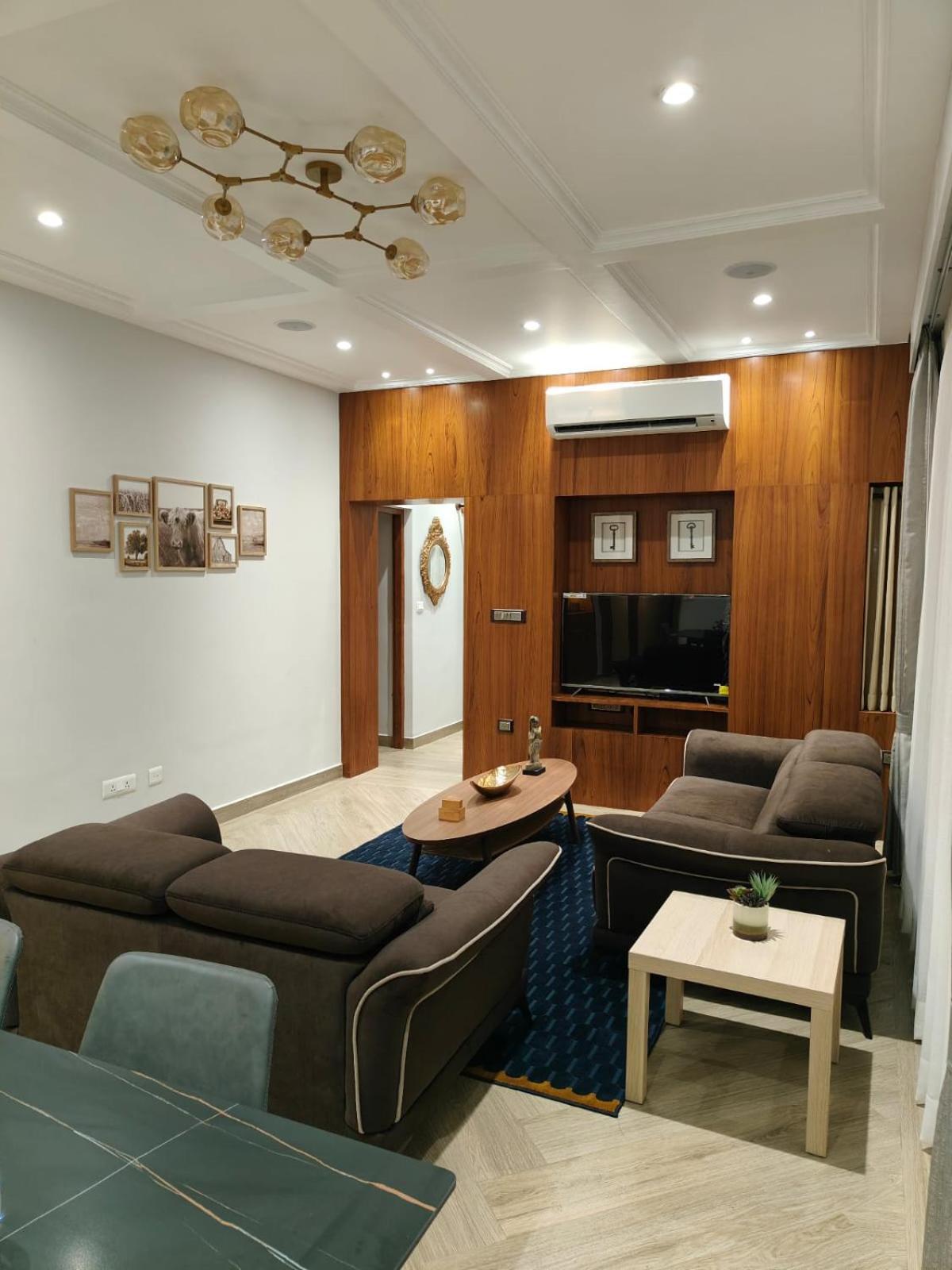 Elegance & Comfort Near Mg Road *