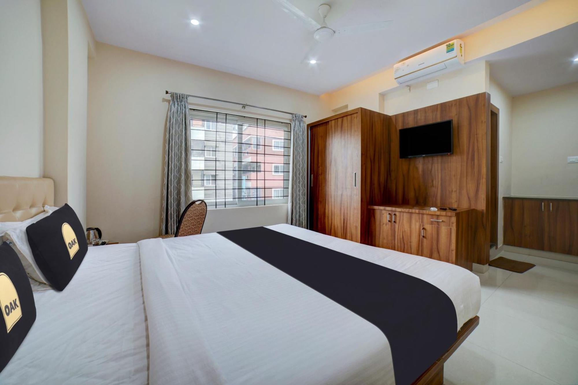 Hotel Townhouse Oak Ess Jay 4*