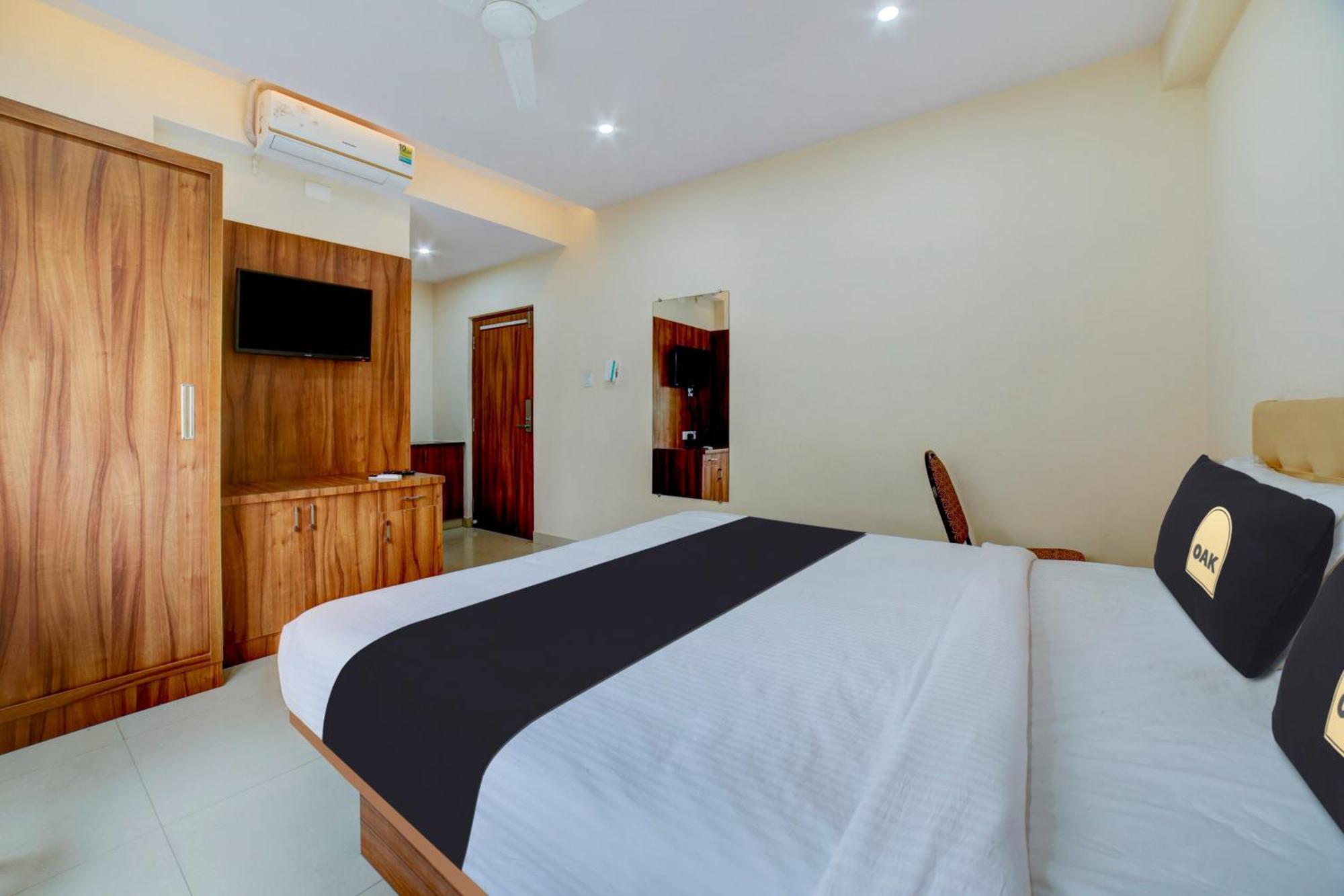 Townhouse Oak Ess Jay Hotel 4*