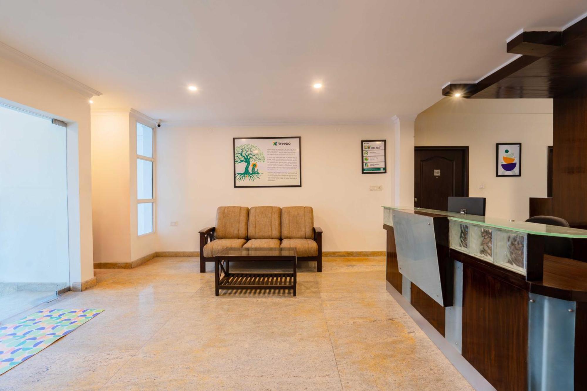 Hotel Treebo Ivory White