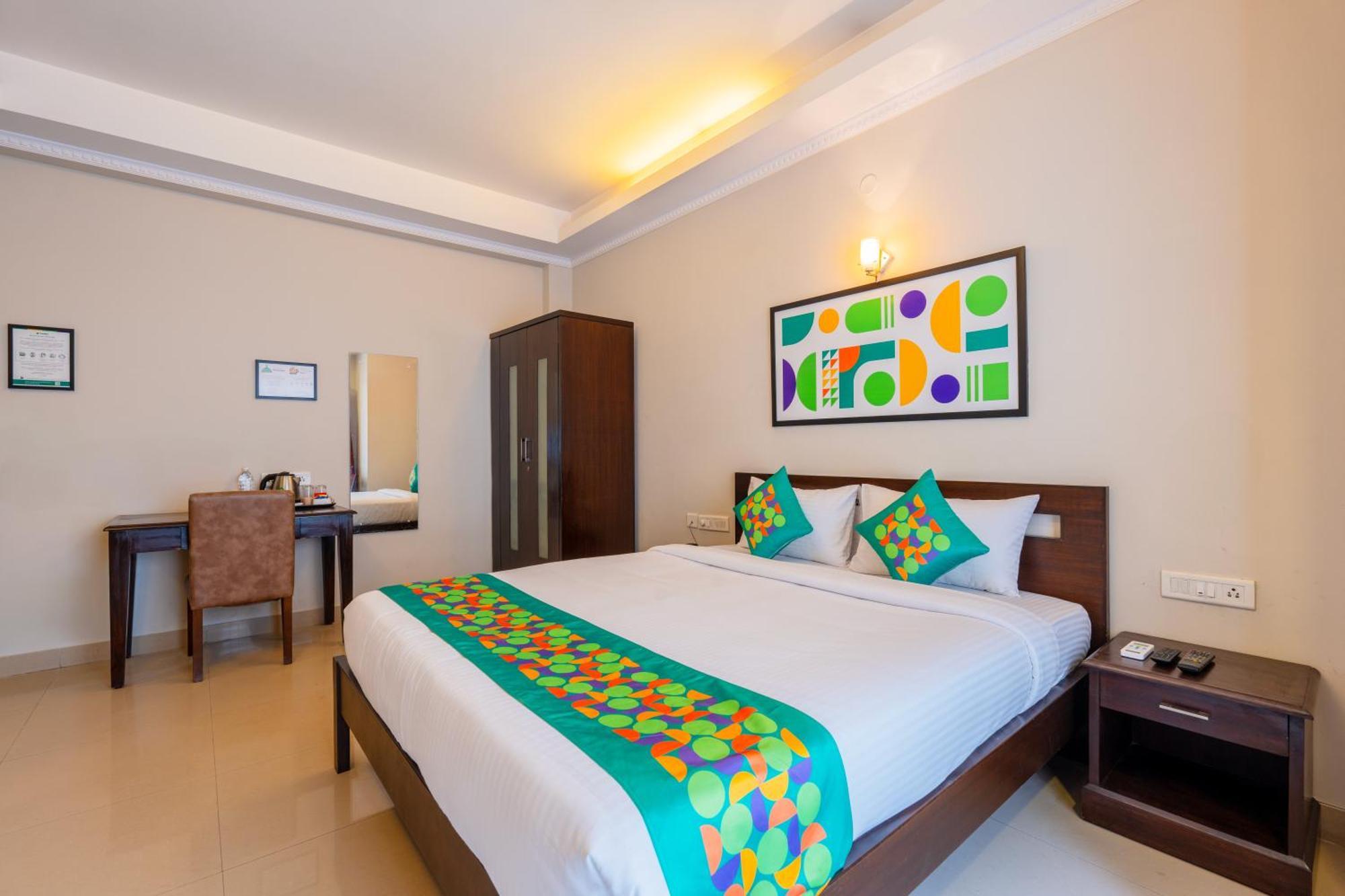 Hotel Treebo Ivory White