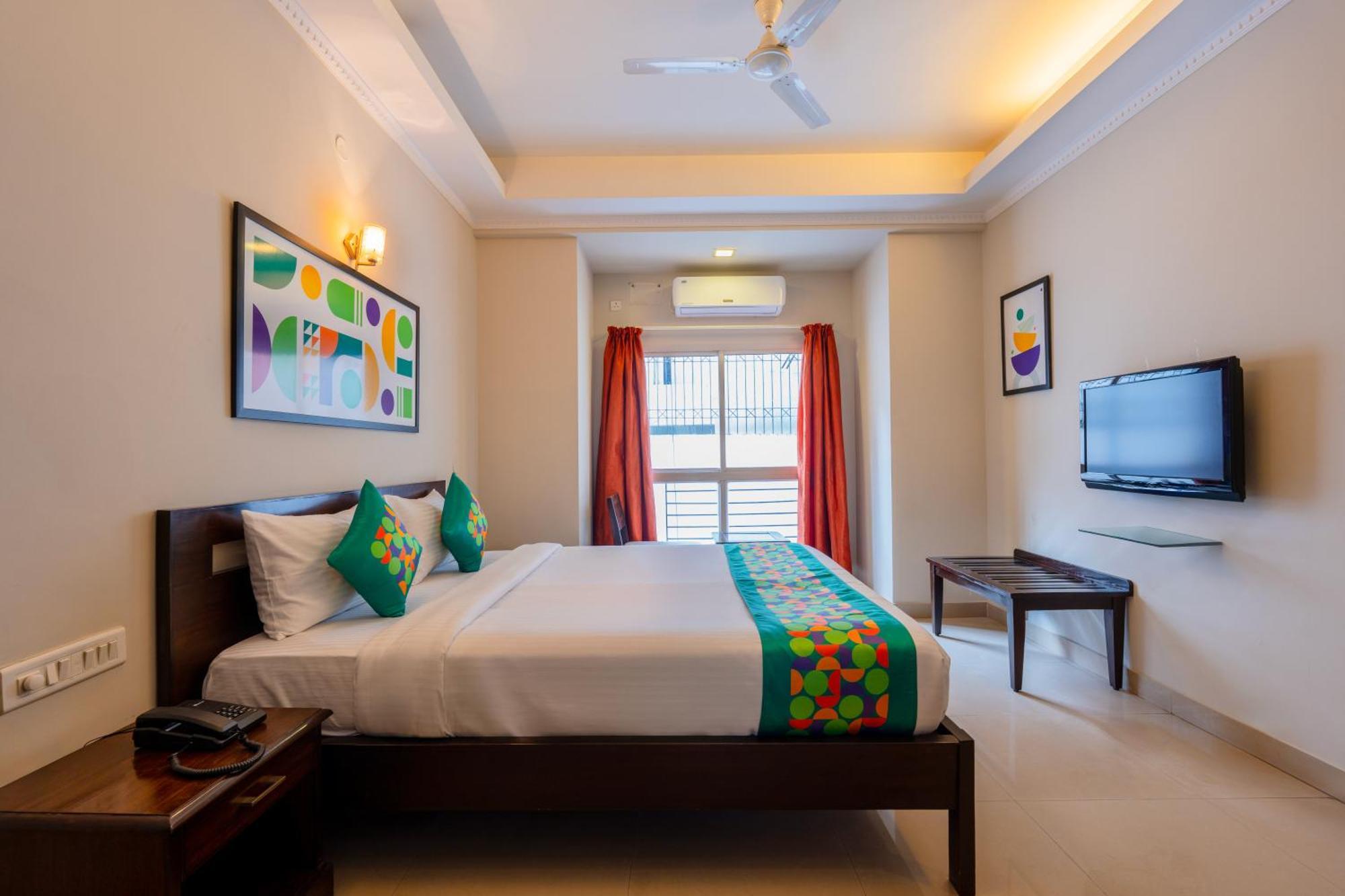 Hotel Treebo Ivory White